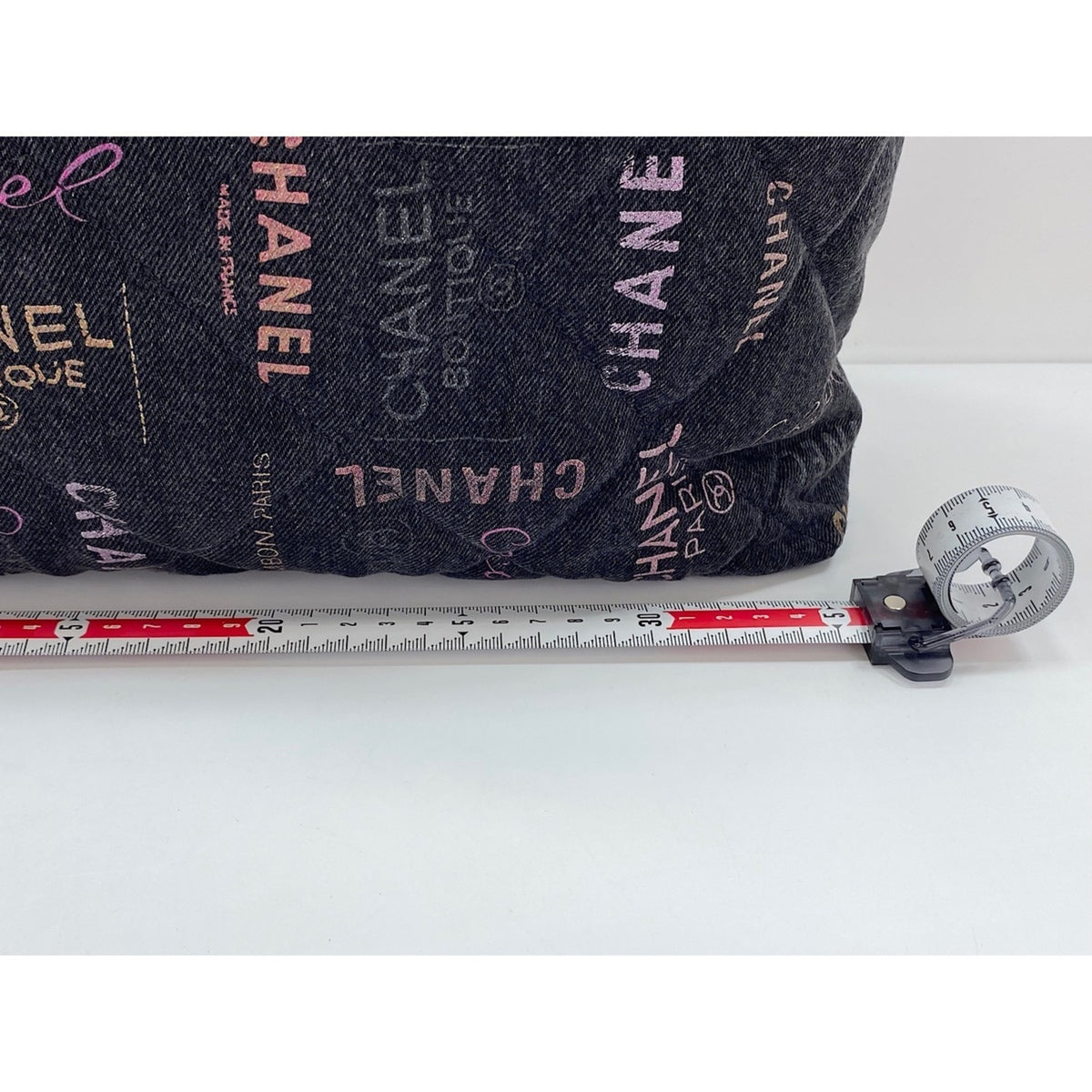 Chanel Multi-Color Handbag (Pre-Owned)
