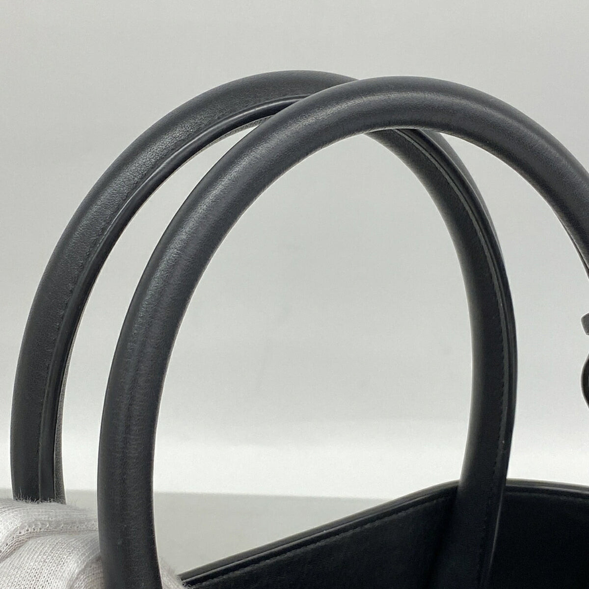 Salvatore Ferragamo Black Leather Handbag (Pre-Owned)