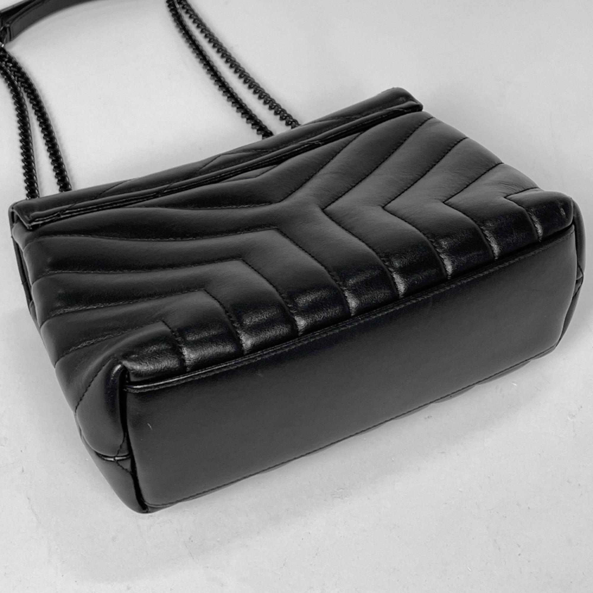 Saint Laurent Black Leather Shoulder Bag (Pre-Owned)