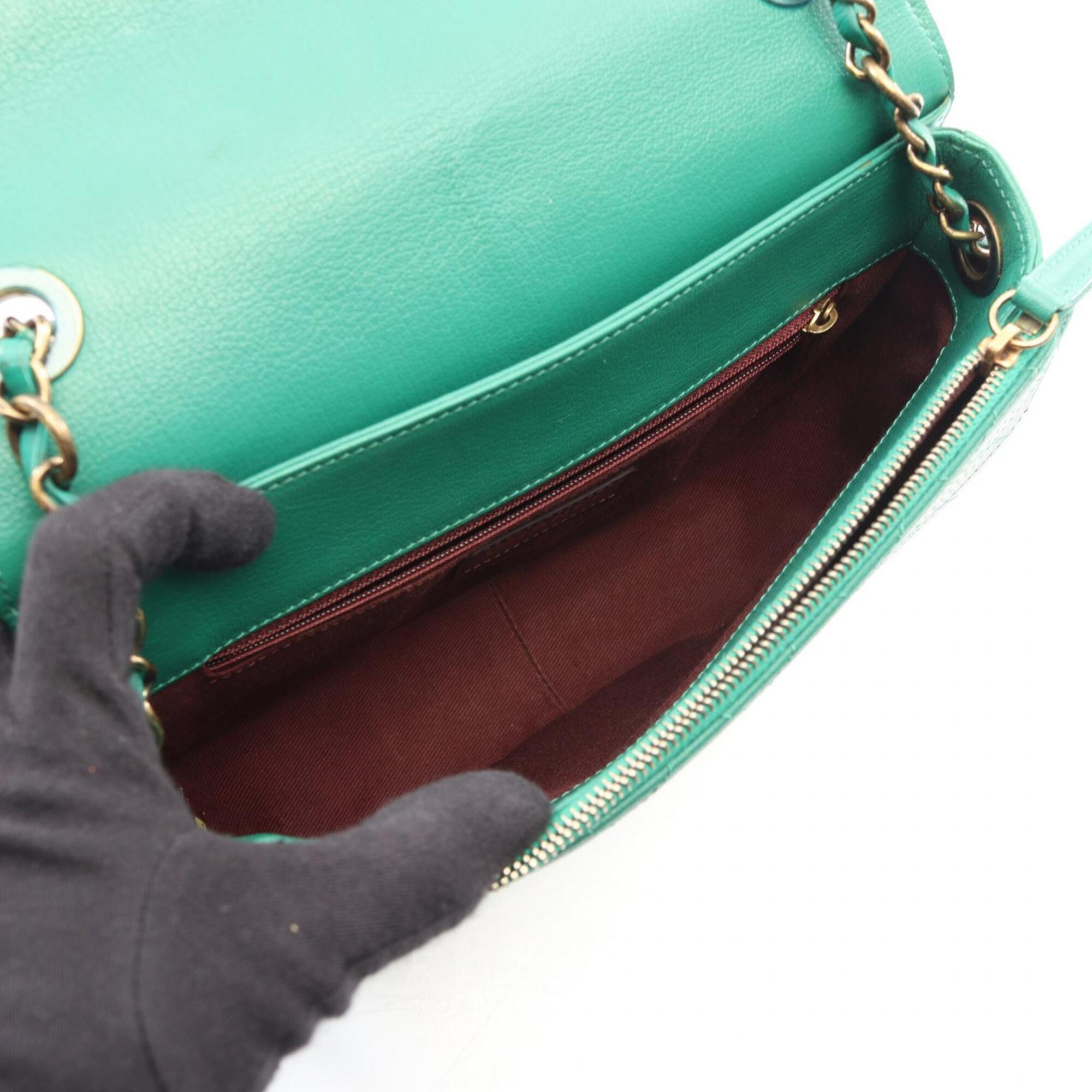 Chanel Green Leather Handbag Shoulder Bag (Pre-Owned)