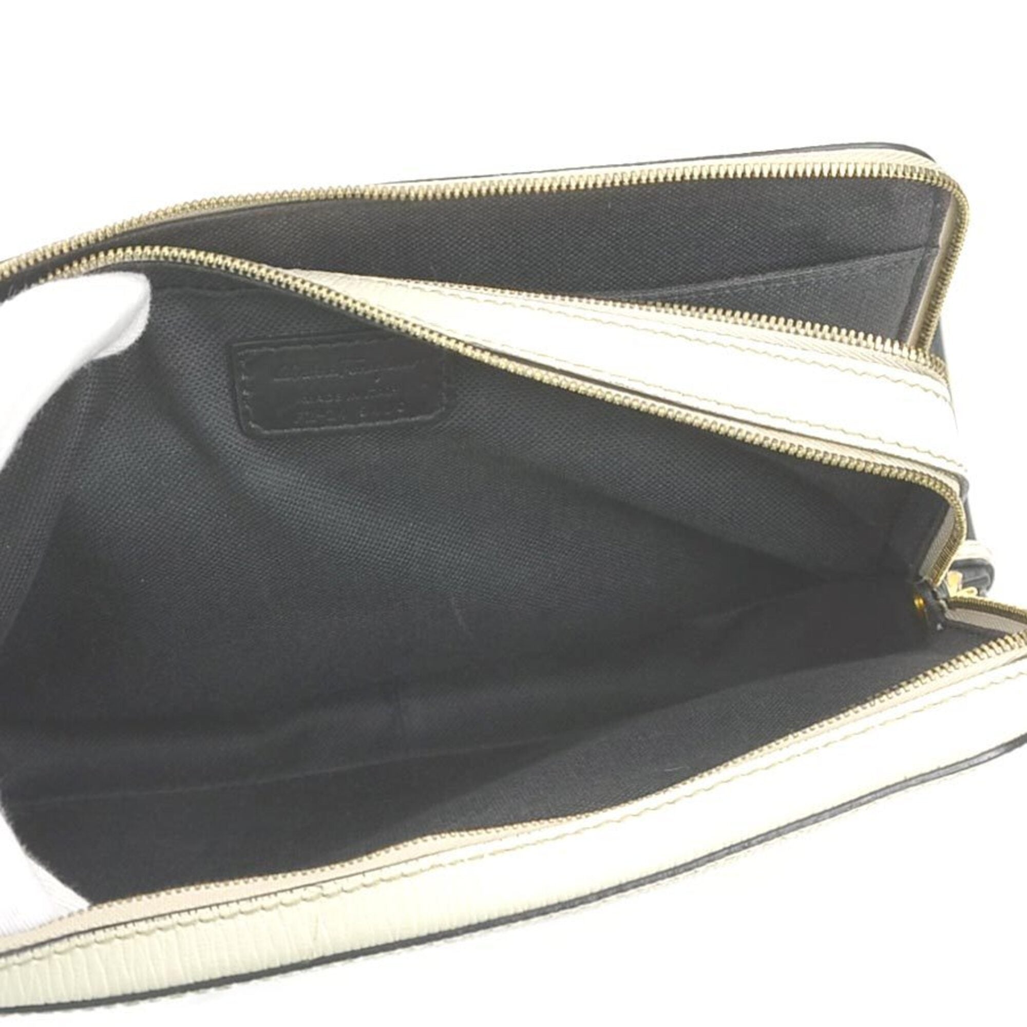 Salvatore Ferragamo Ivory Leather Clutch Bag (Pre-Owned)