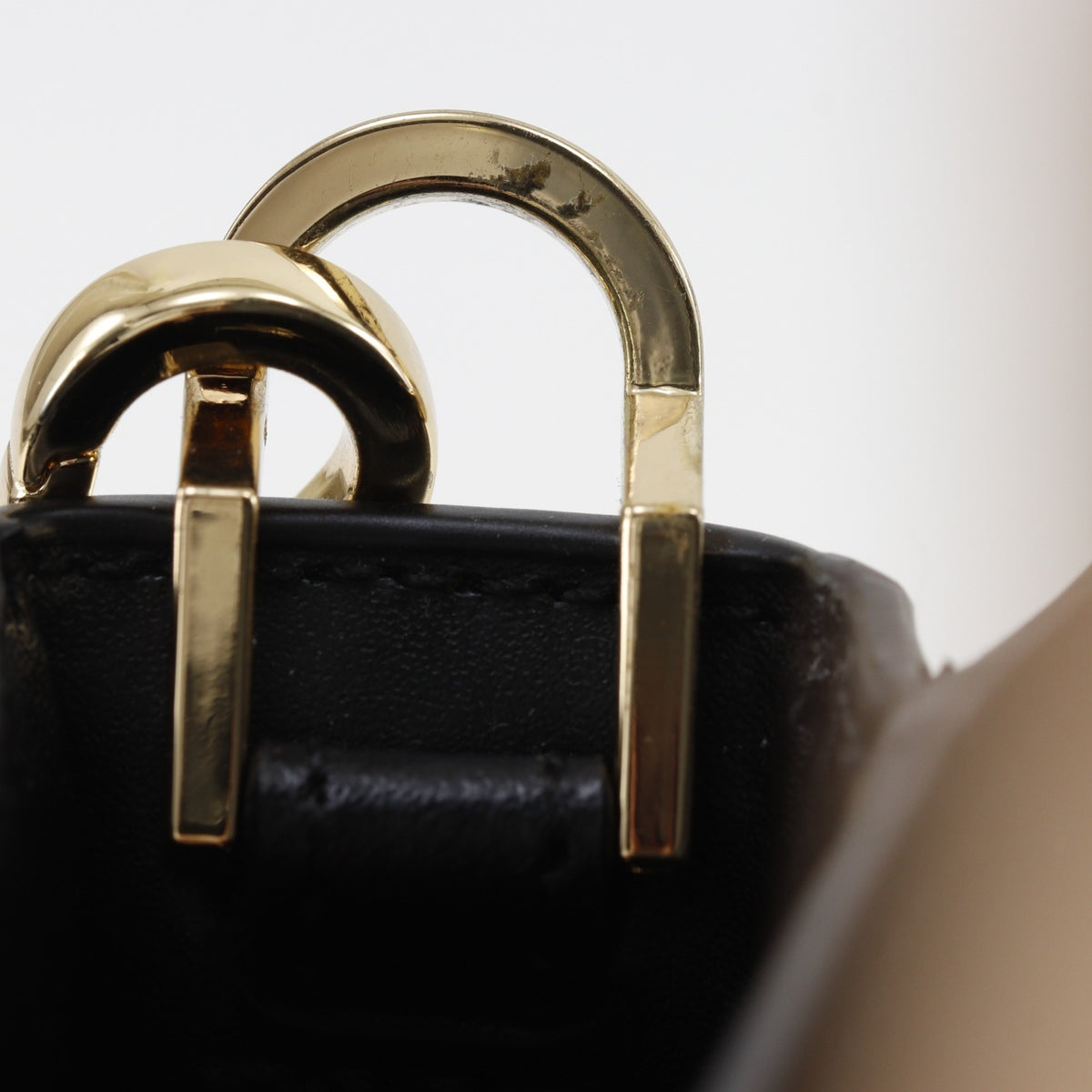 Michael Kors Black Leather Shoulder Bag (Pre-Owned)