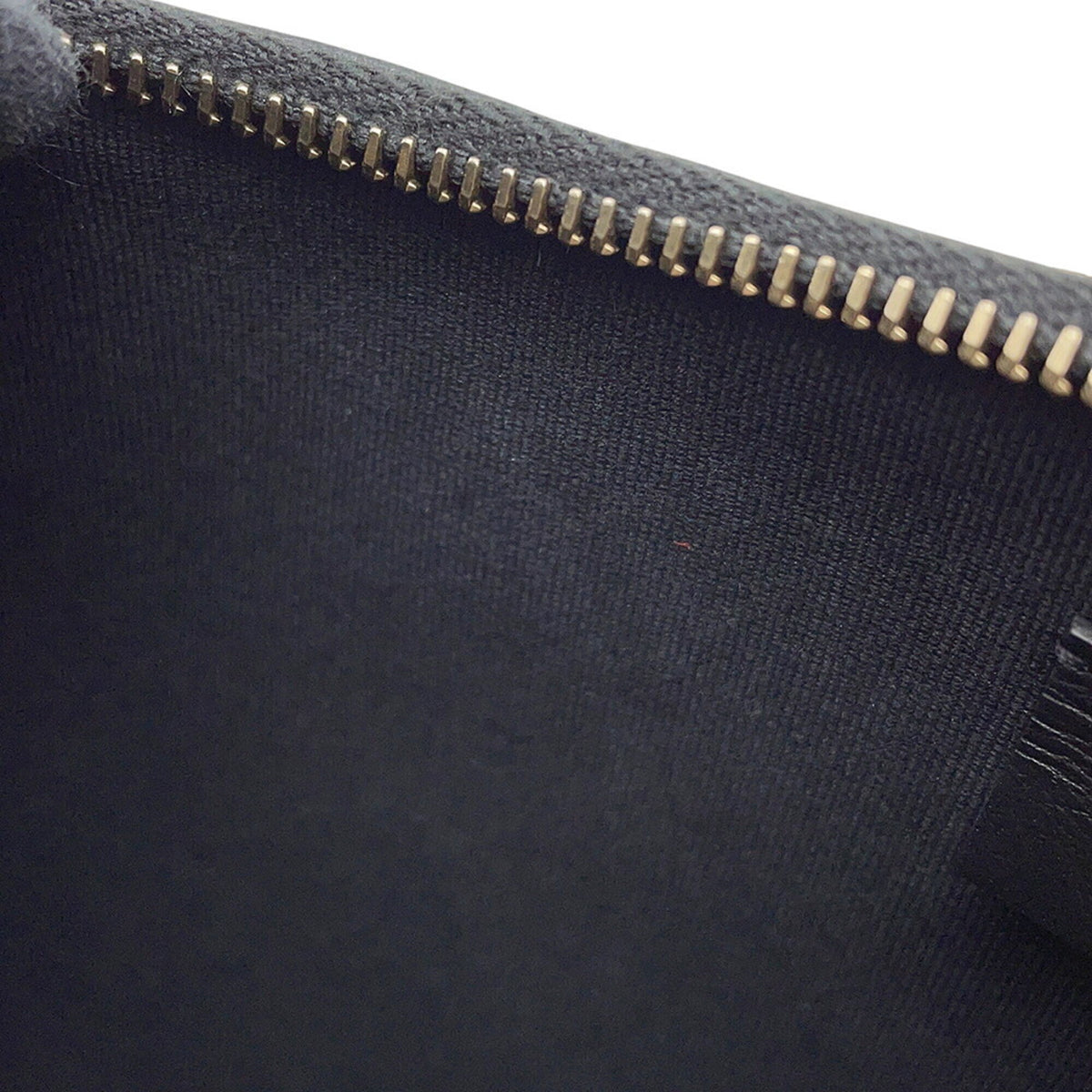 Chanel Black Leather Shoulder Bag (Pre-Owned)