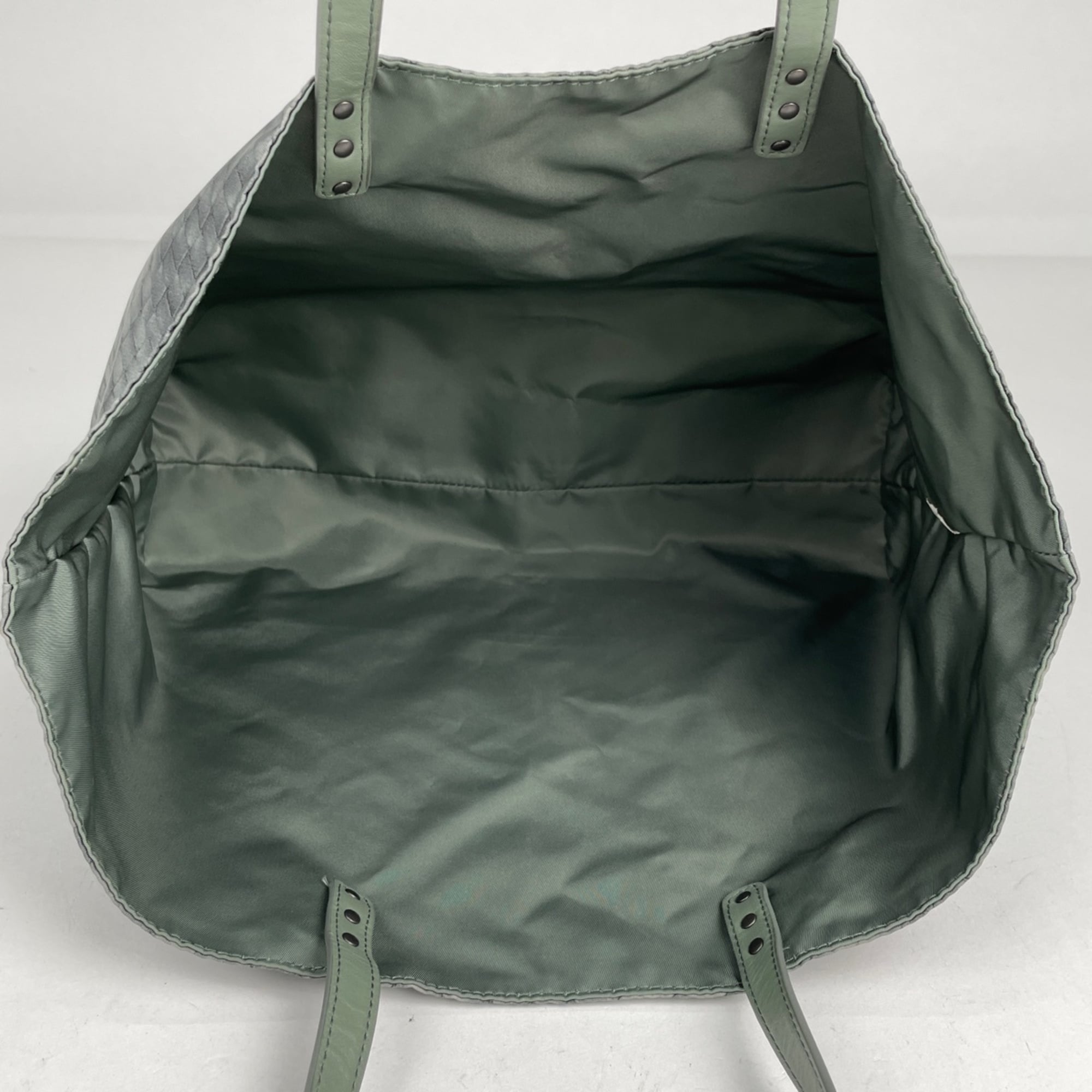 Bottega Veneta Green Nylon Tote Bag (Pre-Owned)