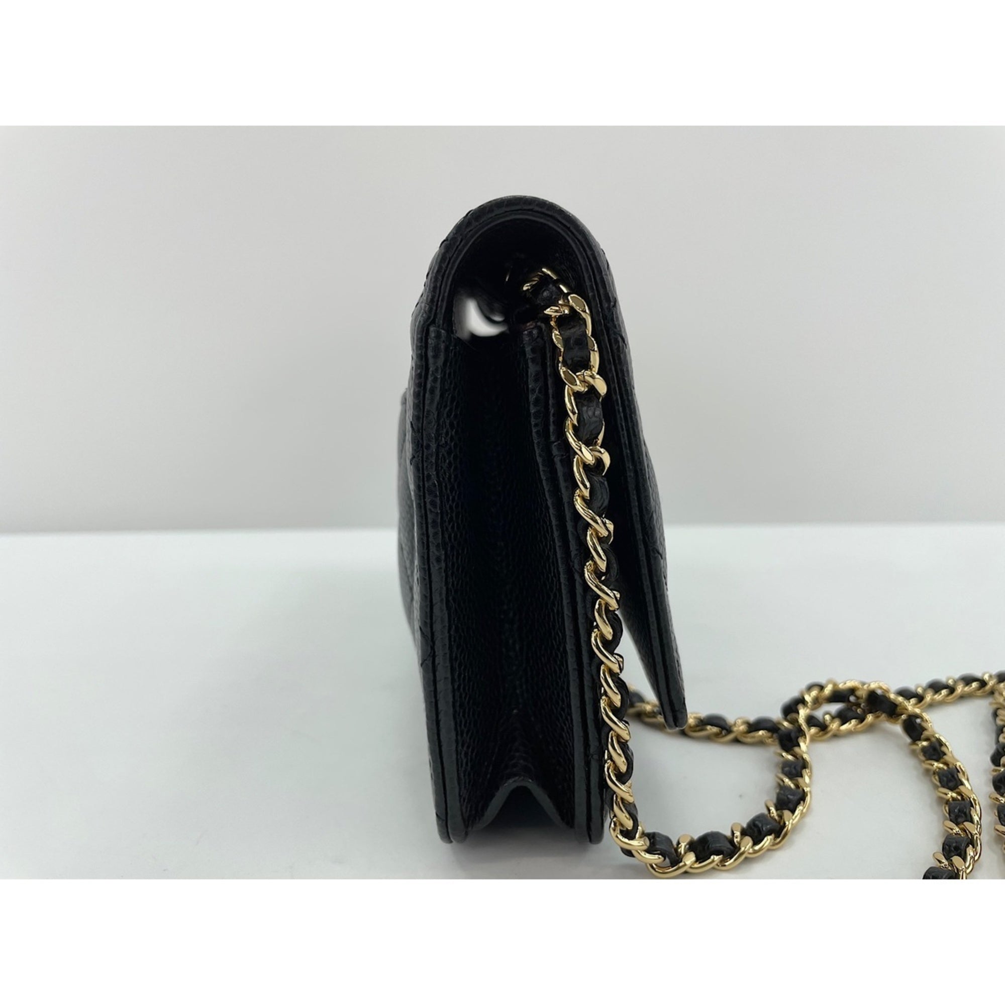 Chanel Black Shoulder Bag (Pre-Owned)