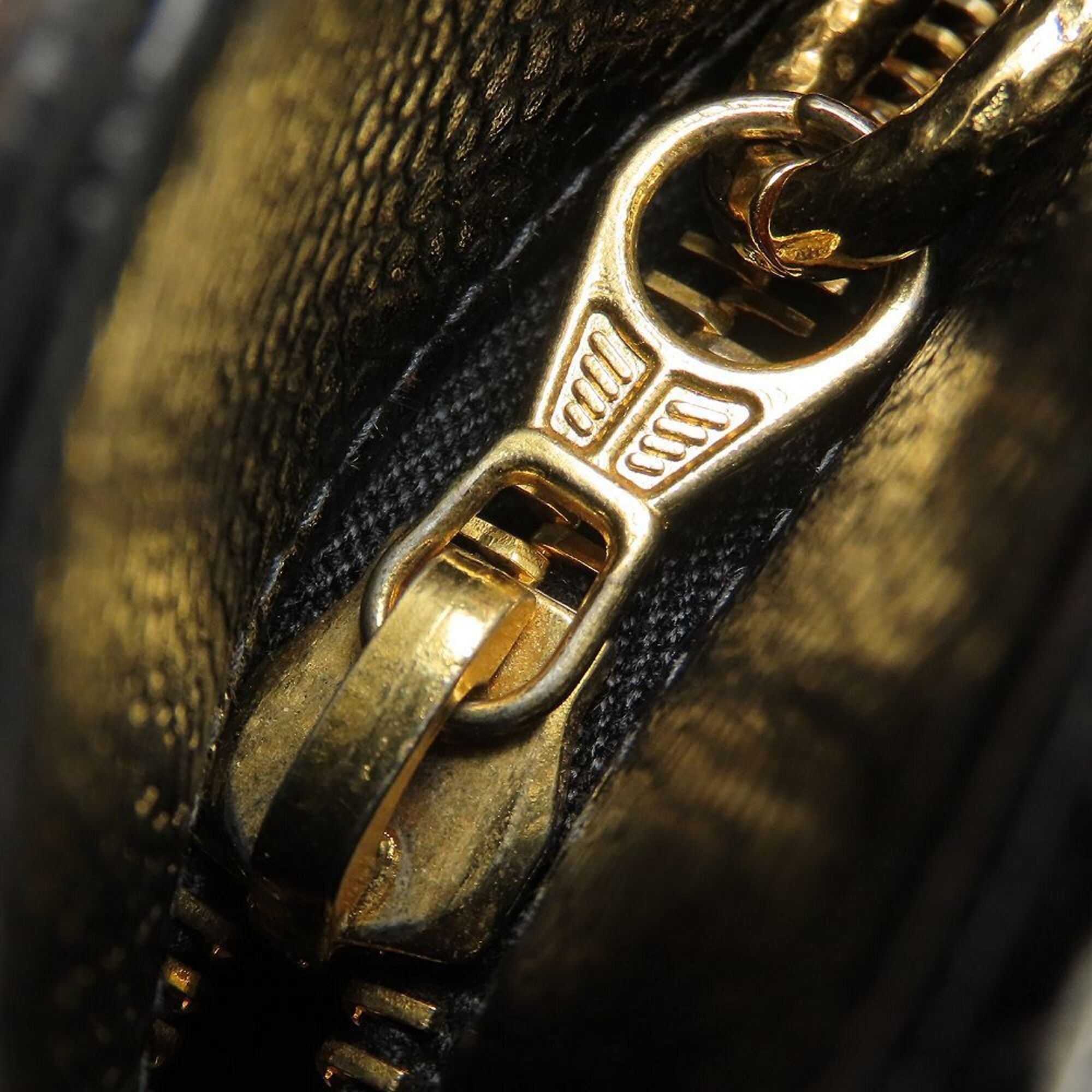 Chanel Black Grained Calfskin Tote Bag (Pre-Owned)