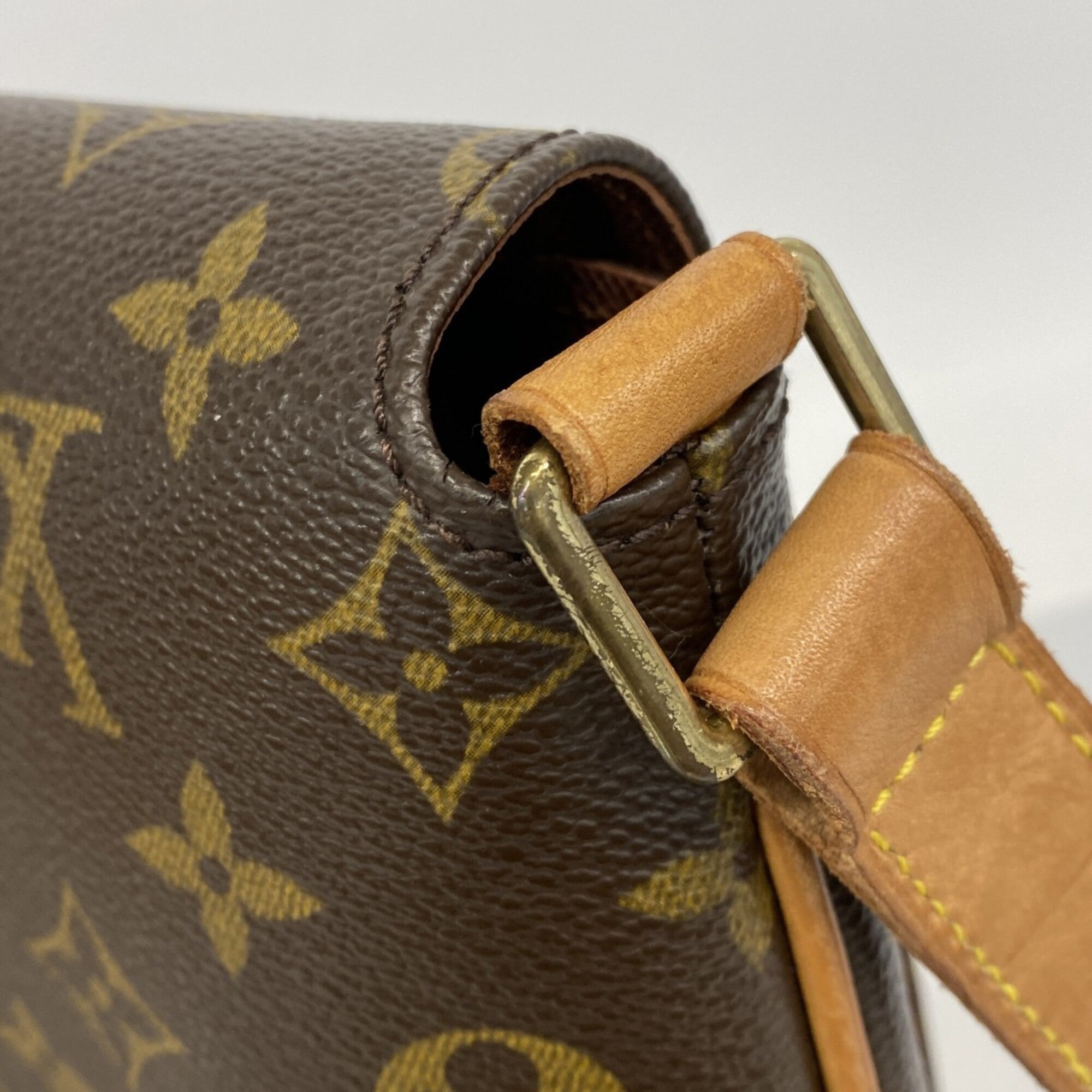 Louis Vuitton Brown Shoulder Bag (Pre-Owned)