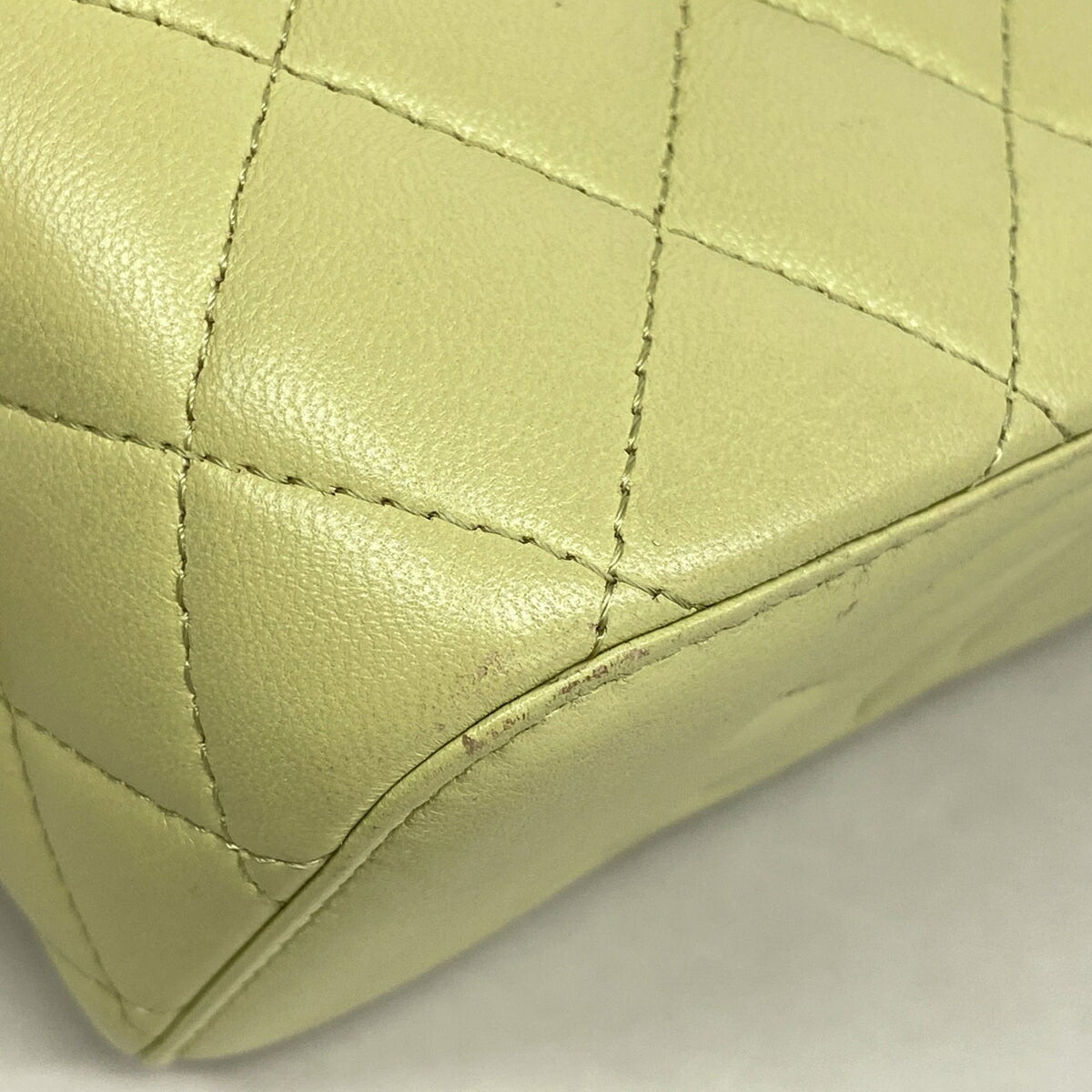 Chanel Lime Green Leather Shoulder Bag (Pre-Owned)