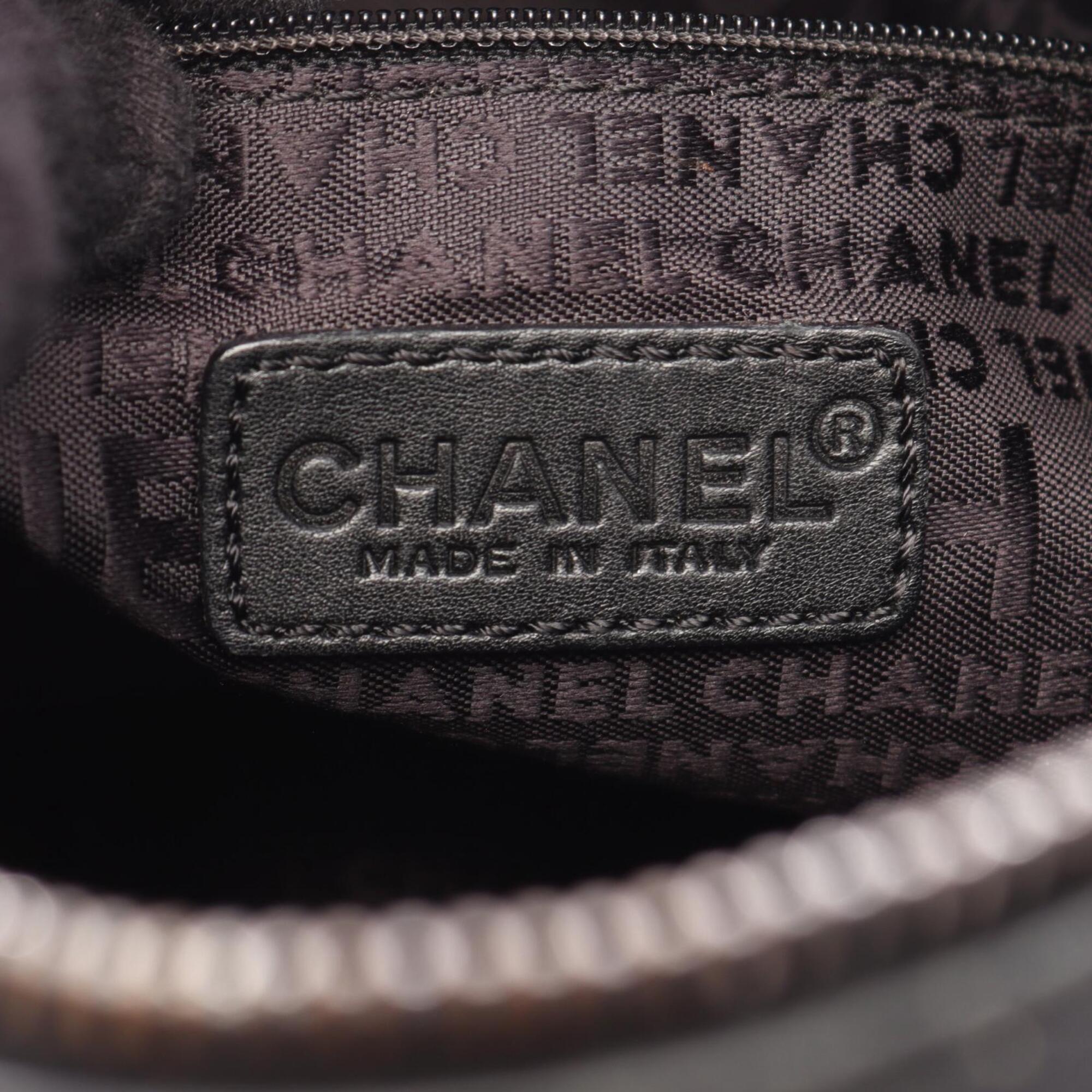 Chanel Black Leather Handbag (Pre-Owned)