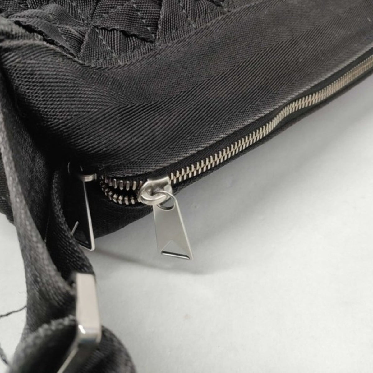Bottega Veneta Black Canvas Shoulder Bag (Pre-Owned)