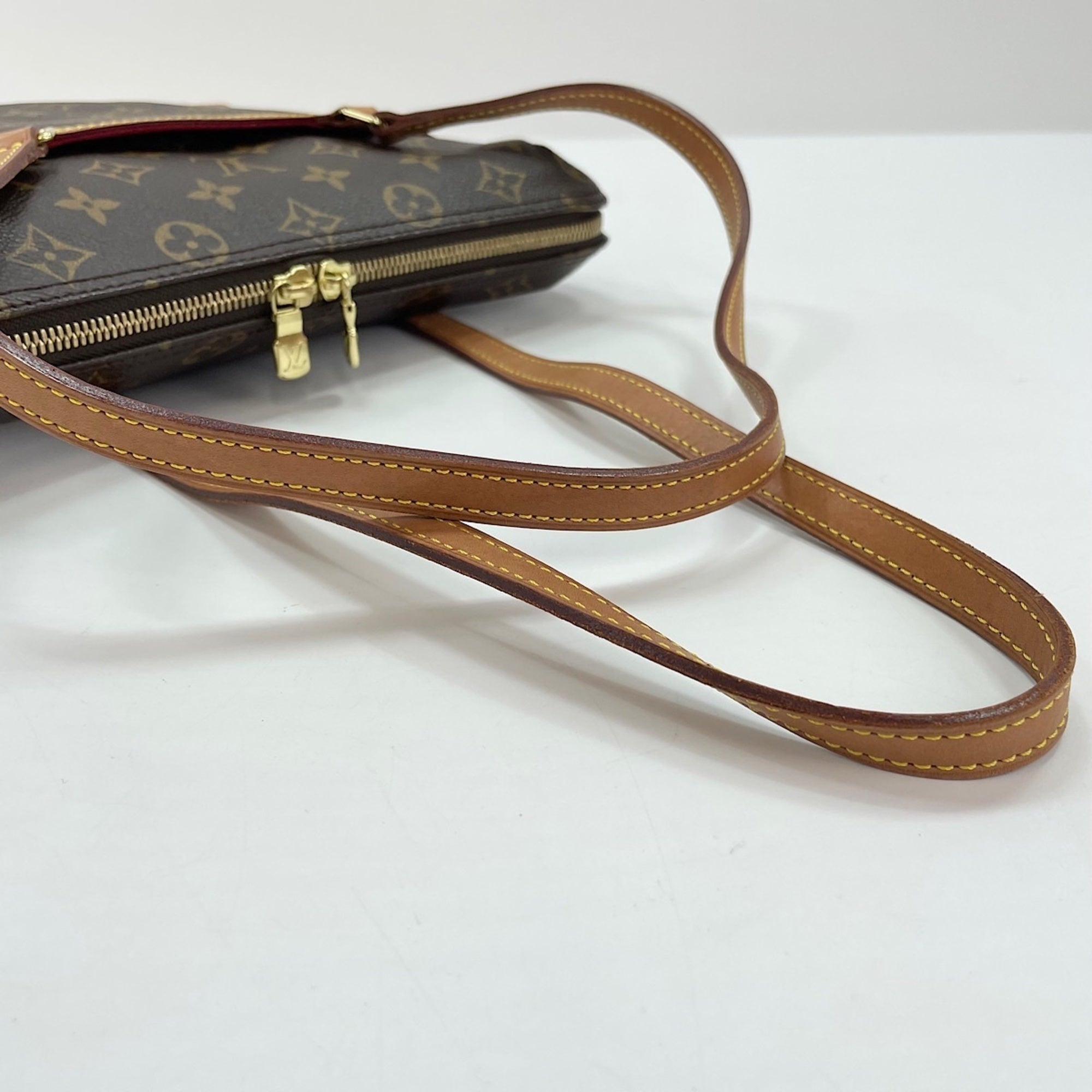 Louis Vuitton Brown Shoulder Bag (Pre-Owned)