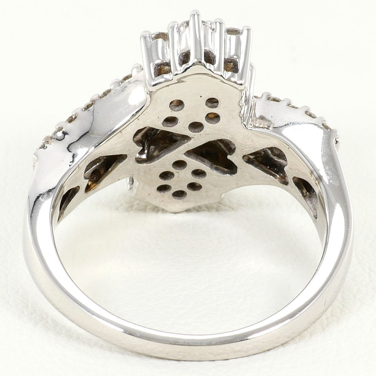 Unbranded White Gold White Gold (18K) Band Ring (Pre-Owned)