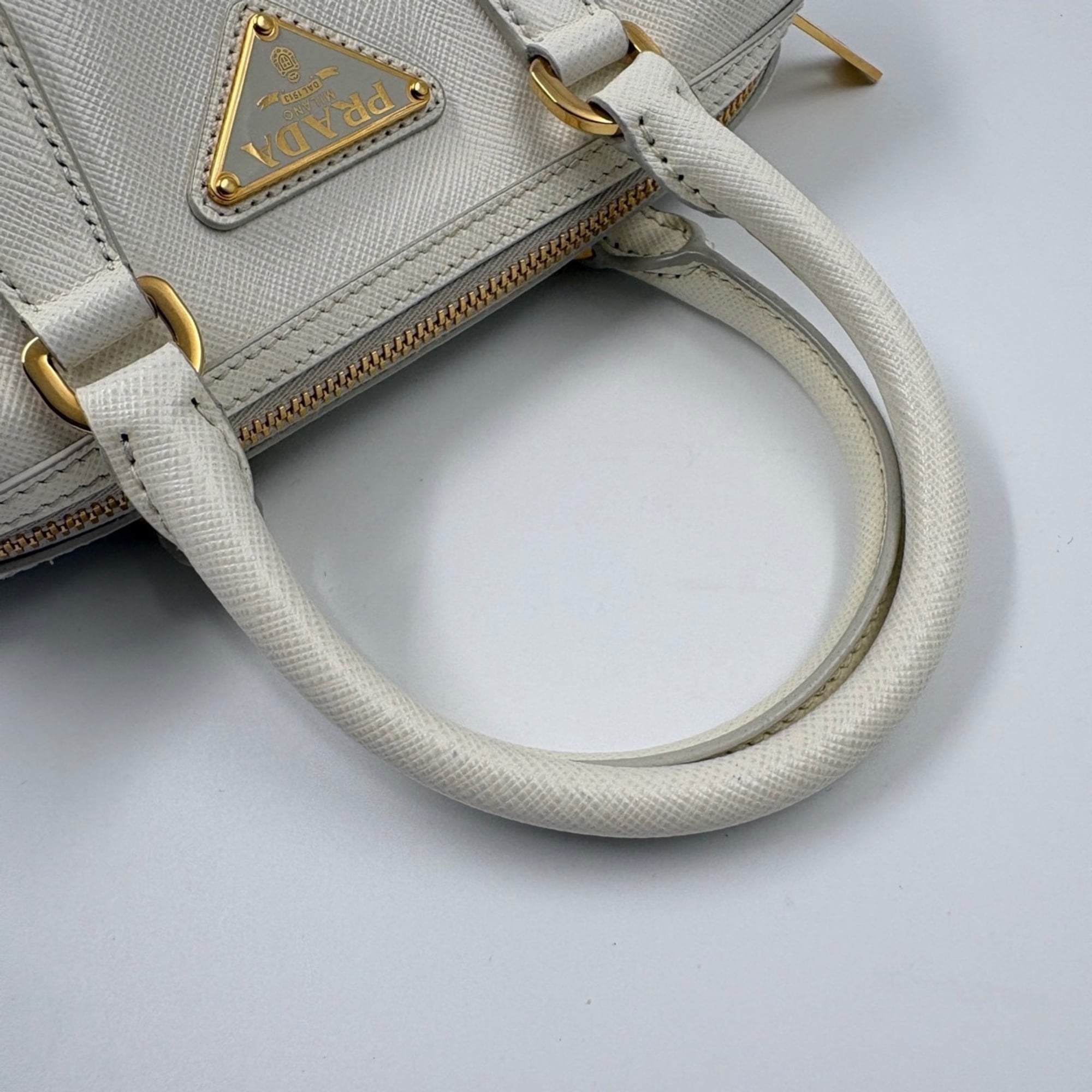Prada White Handbag (Pre-Owned)