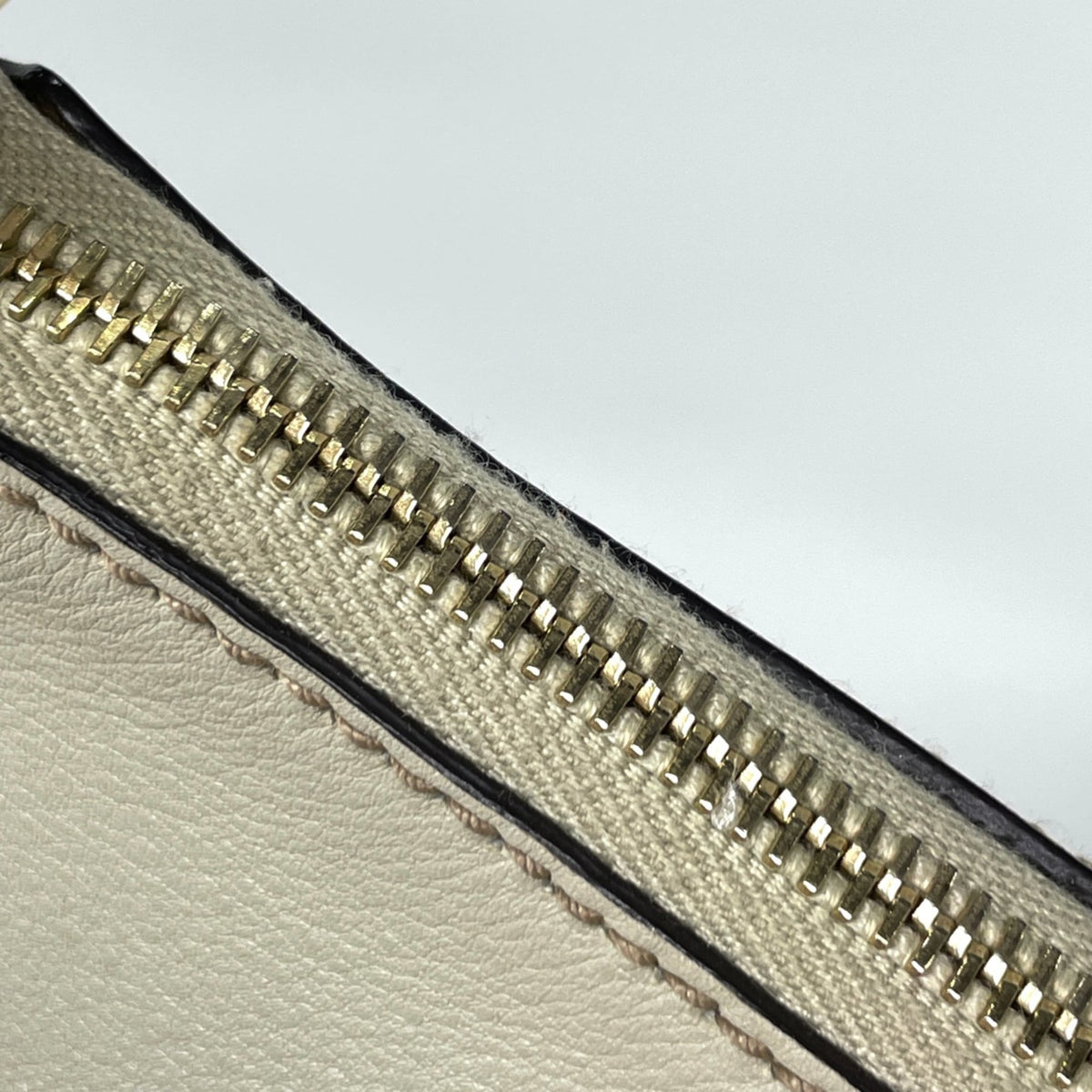 Gucci White Leather Shoulder Bag (Pre-Owned)