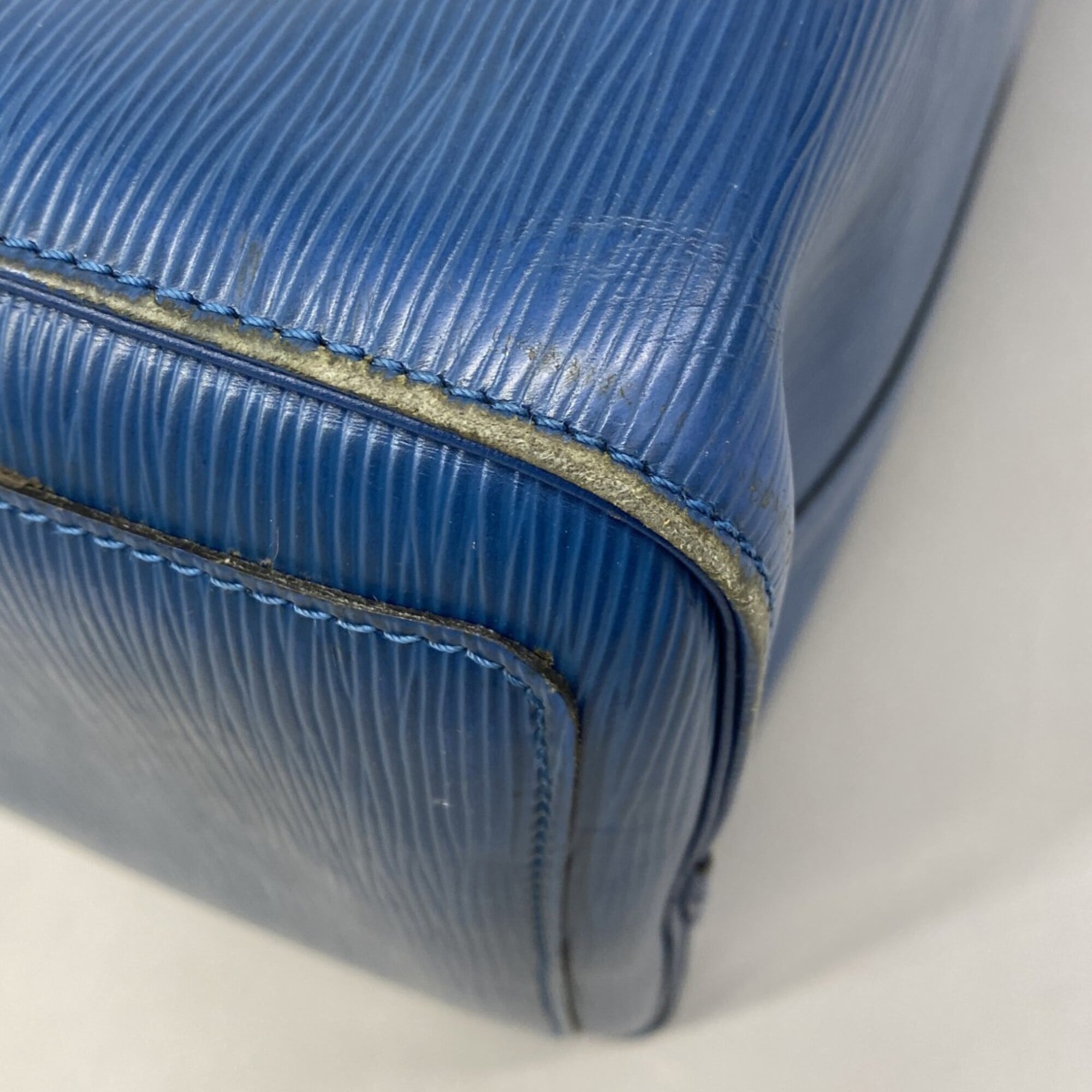 Louis Vuitton Toledo Blue Handbag (Pre-Owned)