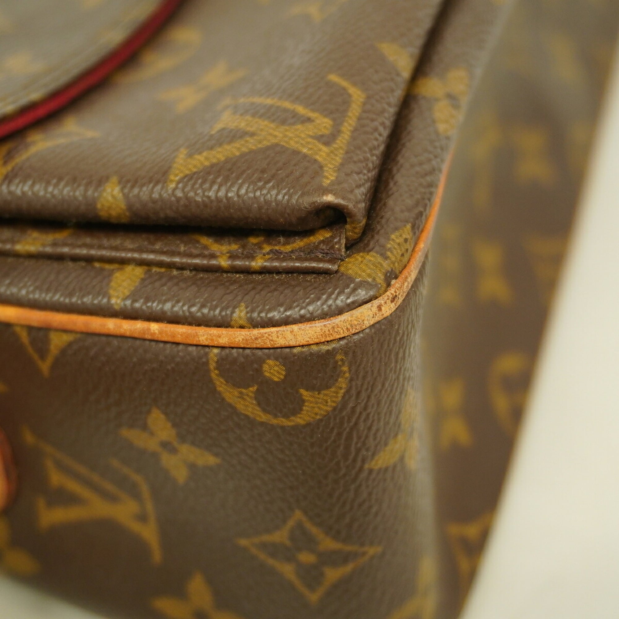 Louis Vuitton Brown Shoulder Bag (Pre-Owned)