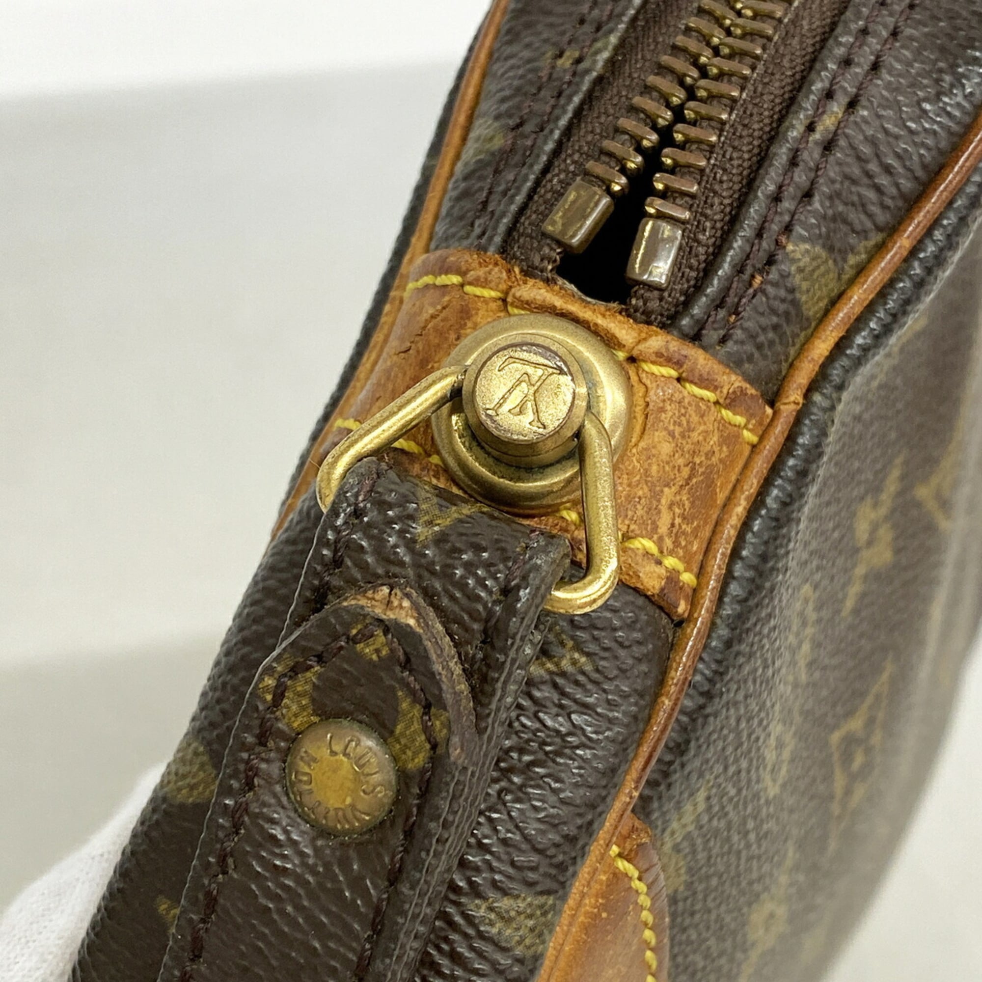 Louis Vuitton Brown Clutch Bag (Pre-Owned)