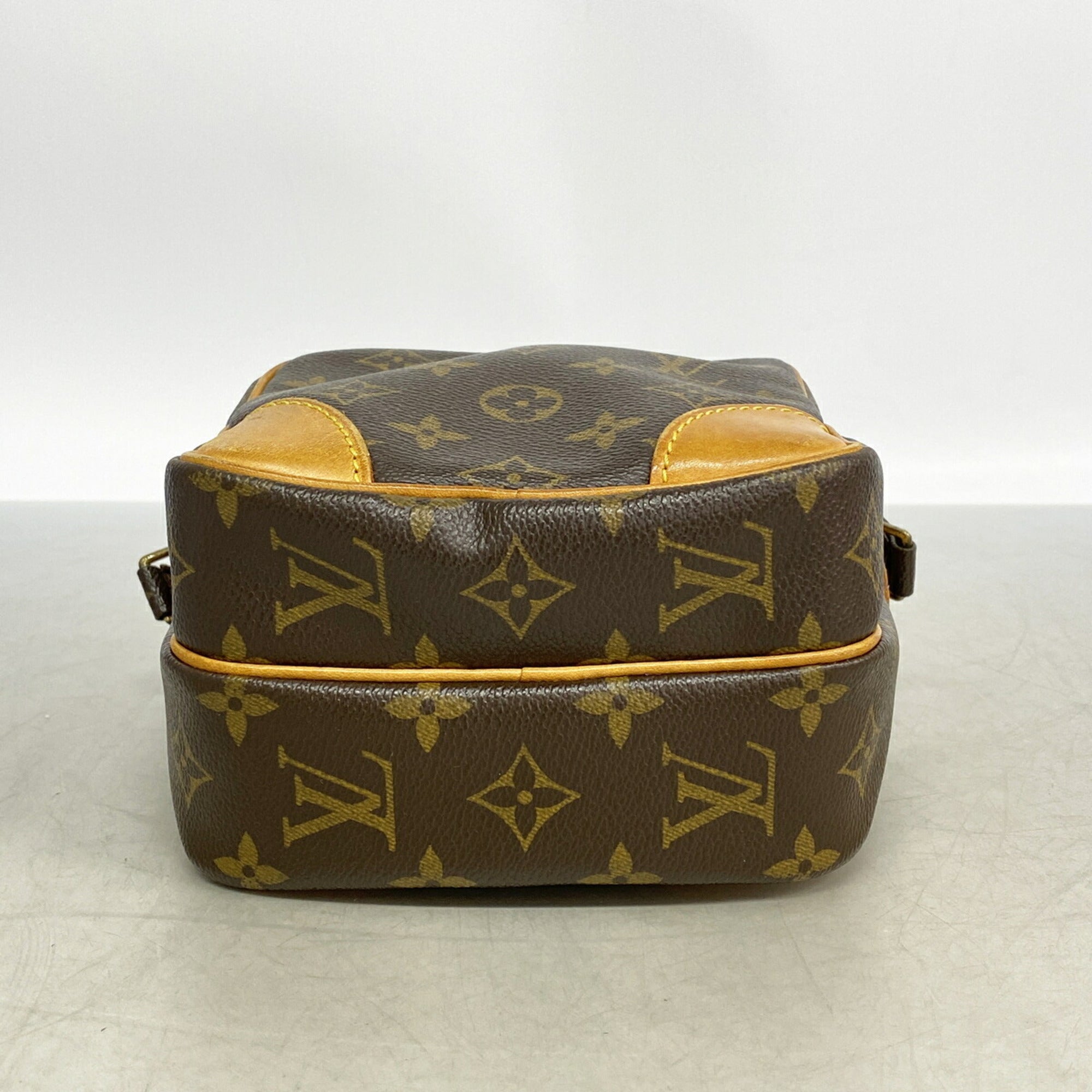 Louis Vuitton Brown Shoulder Bag (Pre-Owned)