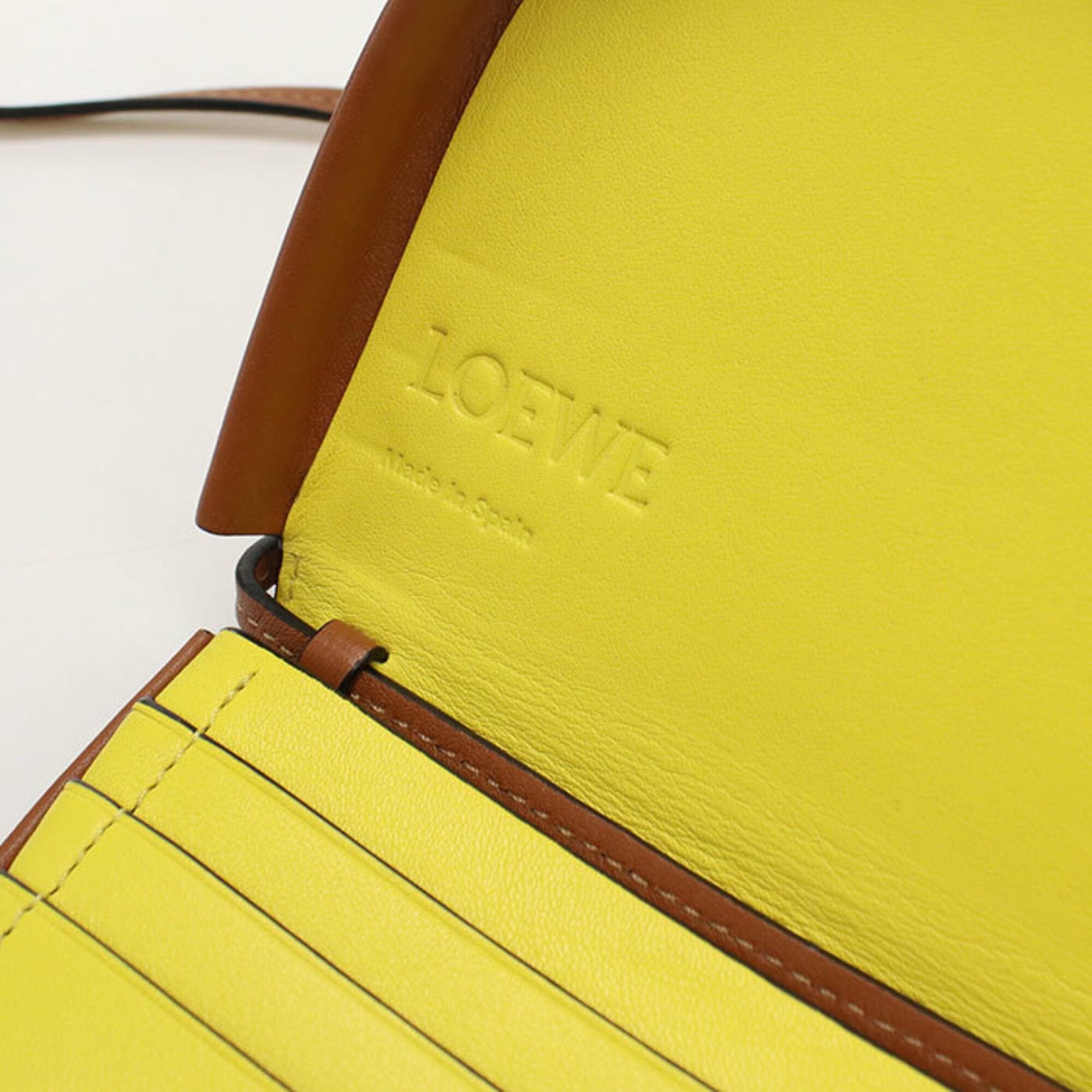Loewe Brown Leather Shoulder Bag (Pre-Owned)