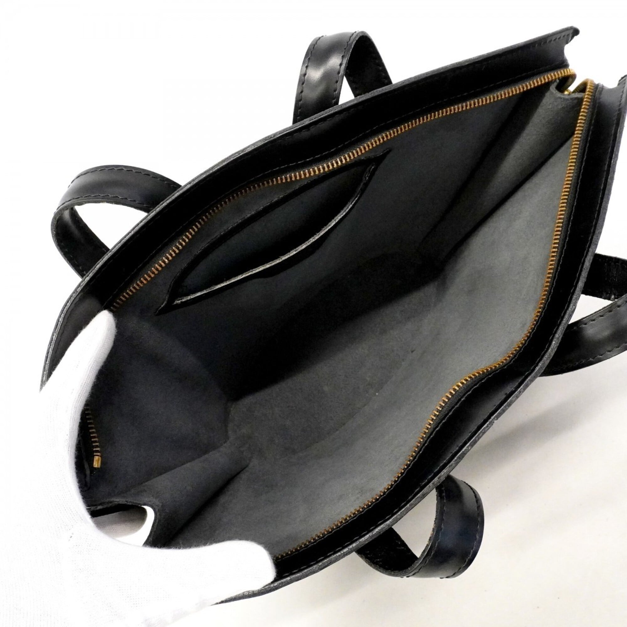 Louis Vuitton Noir Handbag (Pre-Owned)