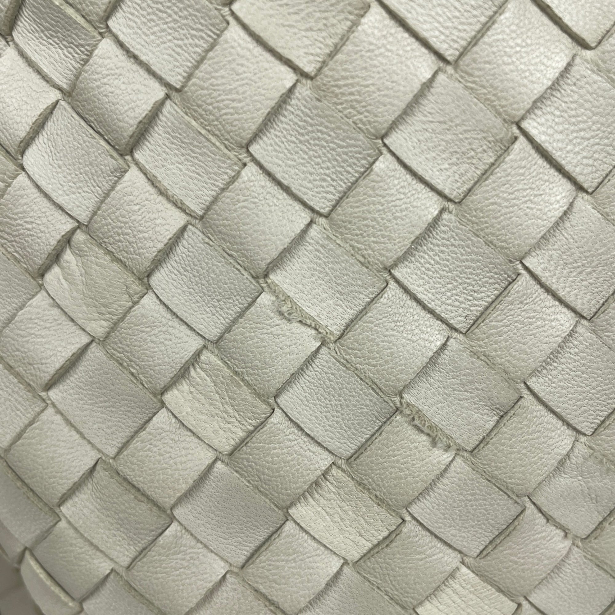 Bottega Veneta Ivory Leather Shoulder Bag (Pre-Owned)
