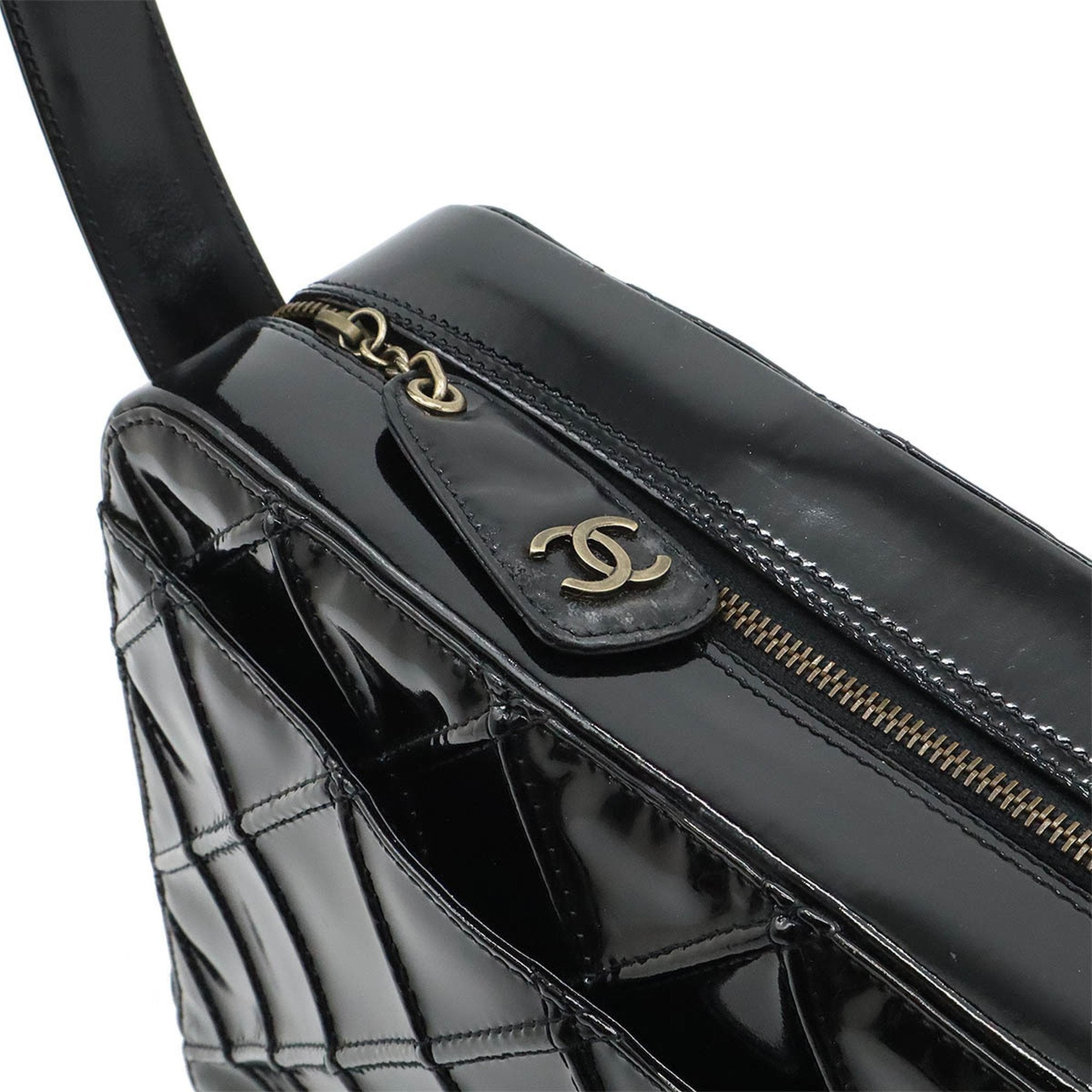 Chanel Black Leather Shoulder Bag (Pre-Owned)