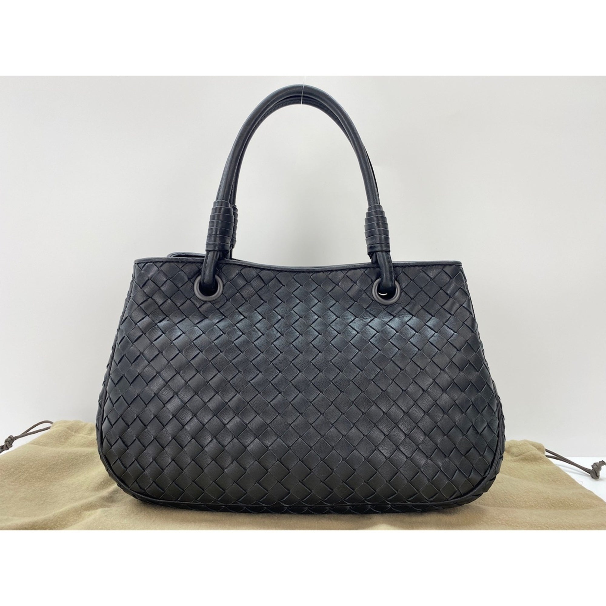 Bottega Veneta Intrecciato Black Intrecciato Handbag (Pre-Owned)