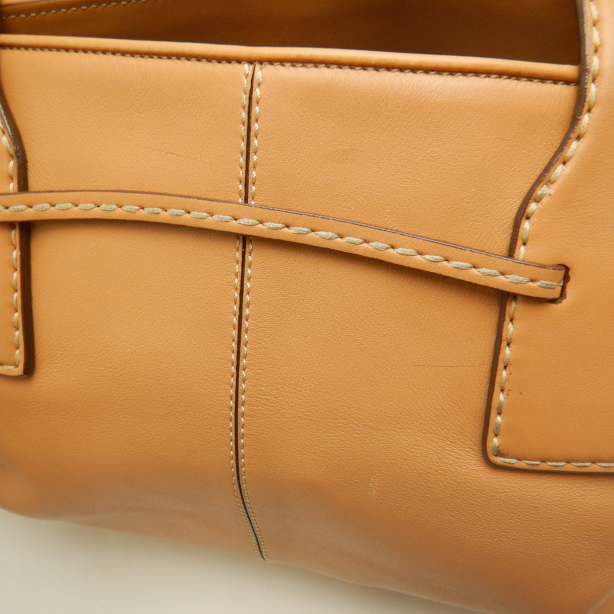 Tod's Camel Leather Tote Bag (Pre-Owned)