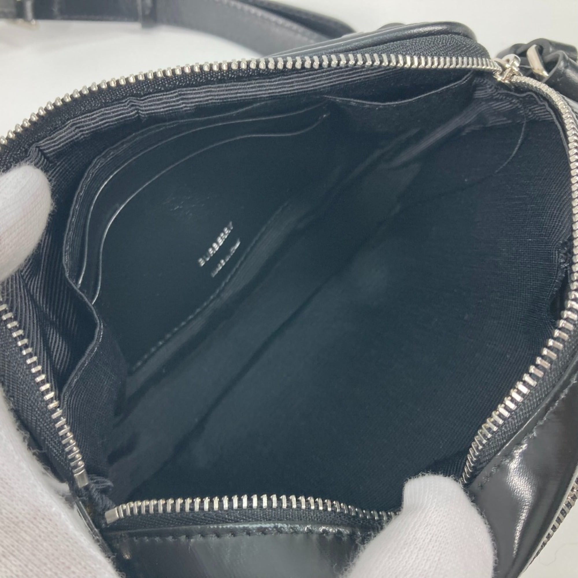 Burberry Black Leather Shoulder Bag (Pre-Owned)