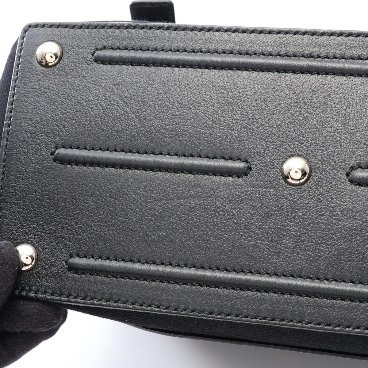 Yves Saint Laurent Black Leather Handbag (Pre-Owned)