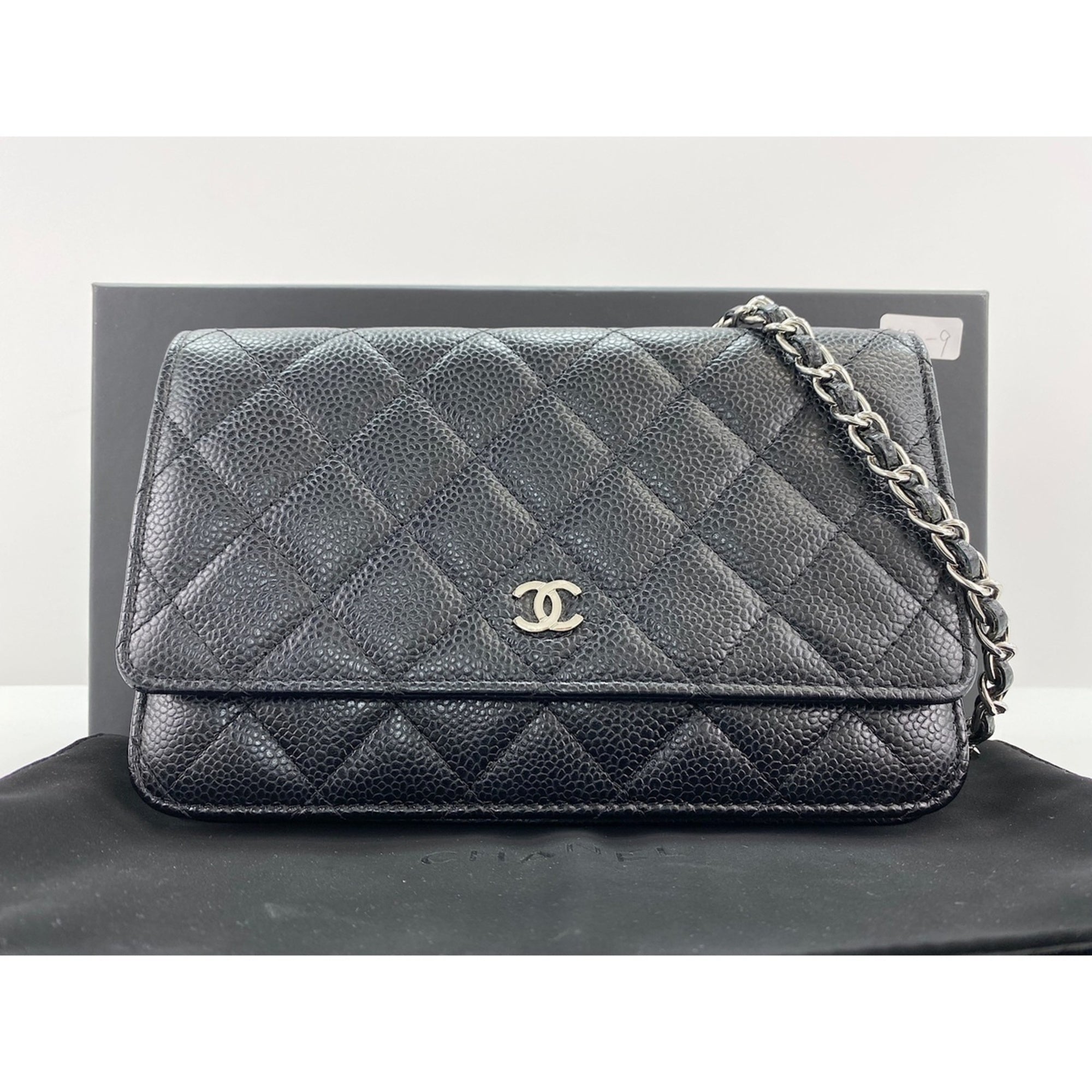 Chanel Black Shoulder Bag (Pre-Owned)