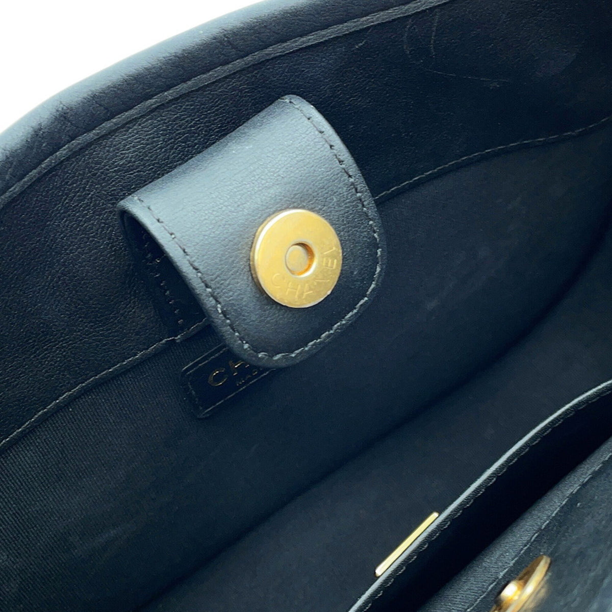 Chanel Matelasse Black Leather Handbag Shoulder Bag (Pre-Owned)