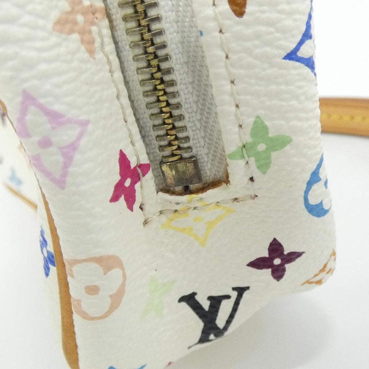Louis Vuitton White Coated Canvas Pouch (Pre-Owned)
