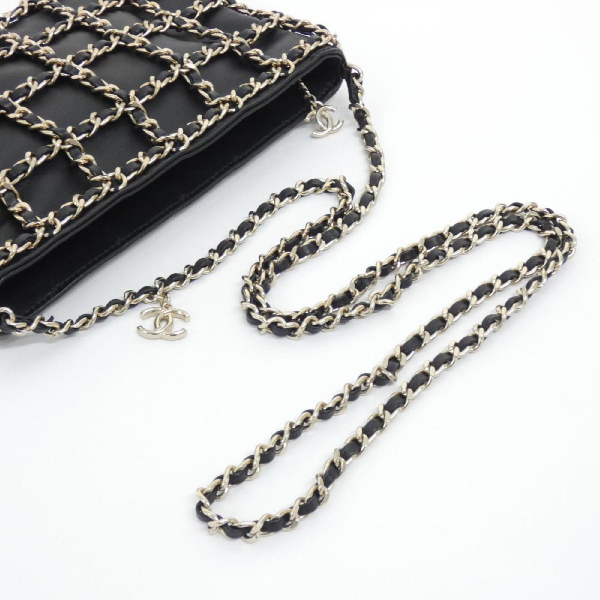 Chanel Black Leather Shoulder Bag (Pre-Owned)