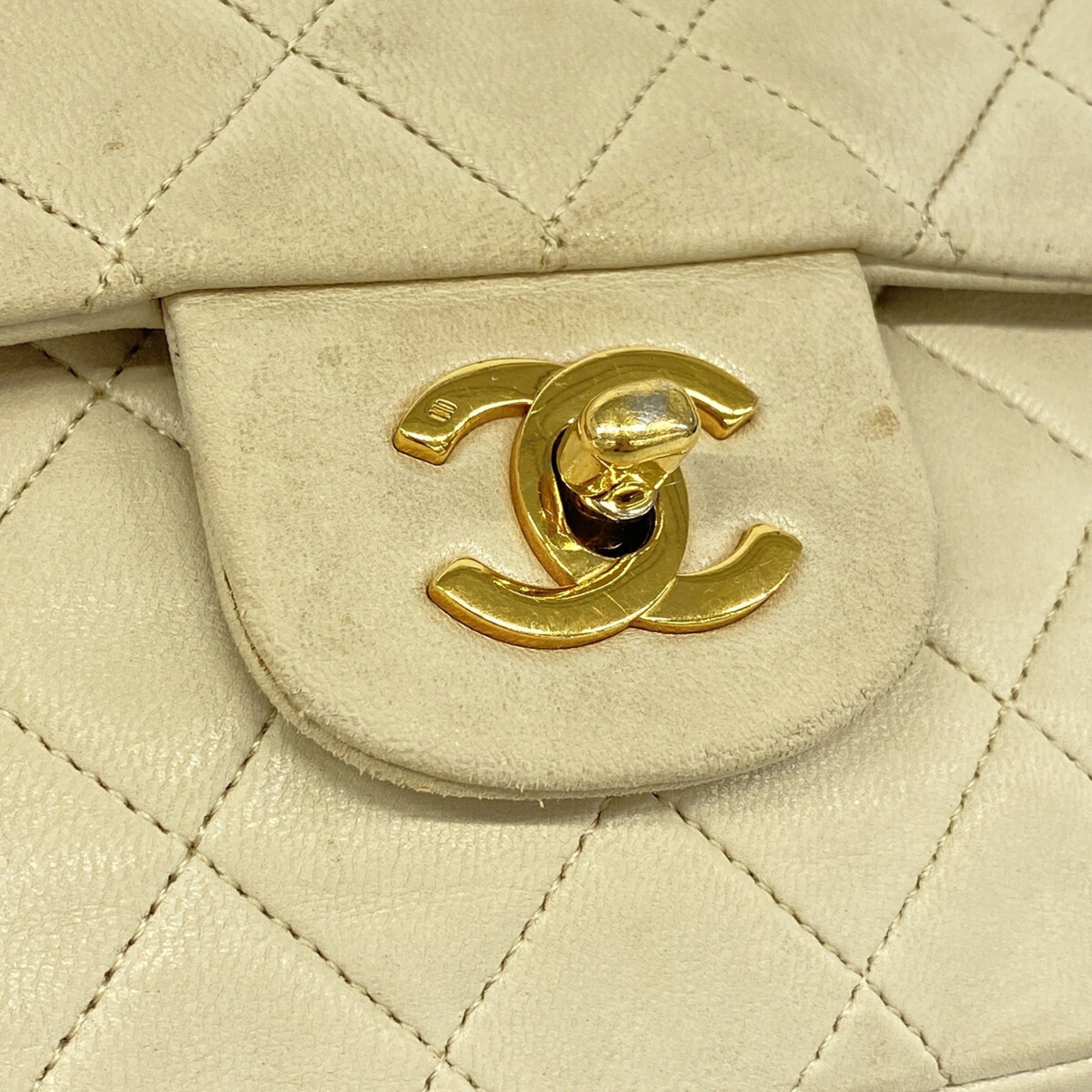Chanel Beige Leather Shoulder Bag (Pre-Owned)