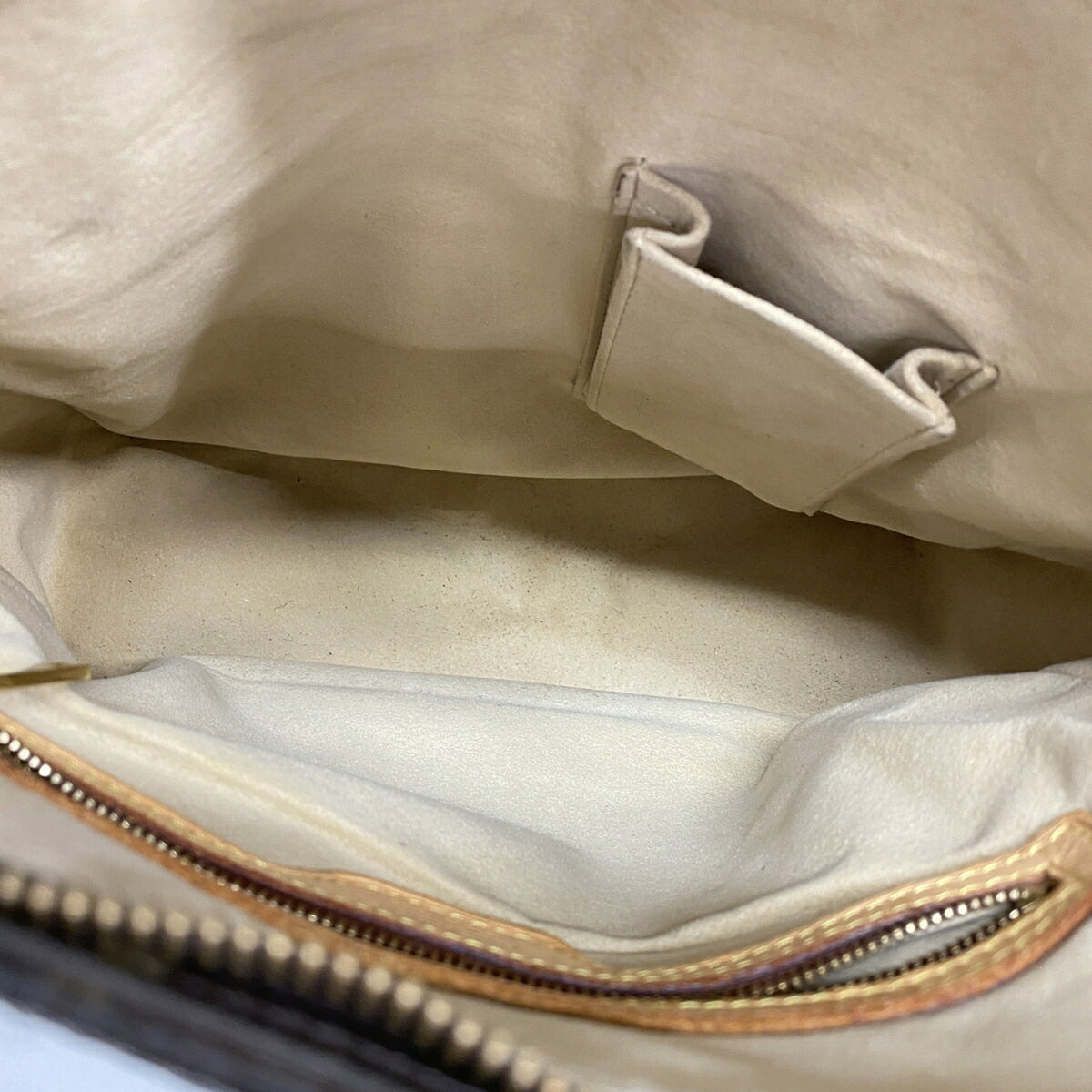 Louis Vuitton Brown Shoulder Bag (Pre-Owned)