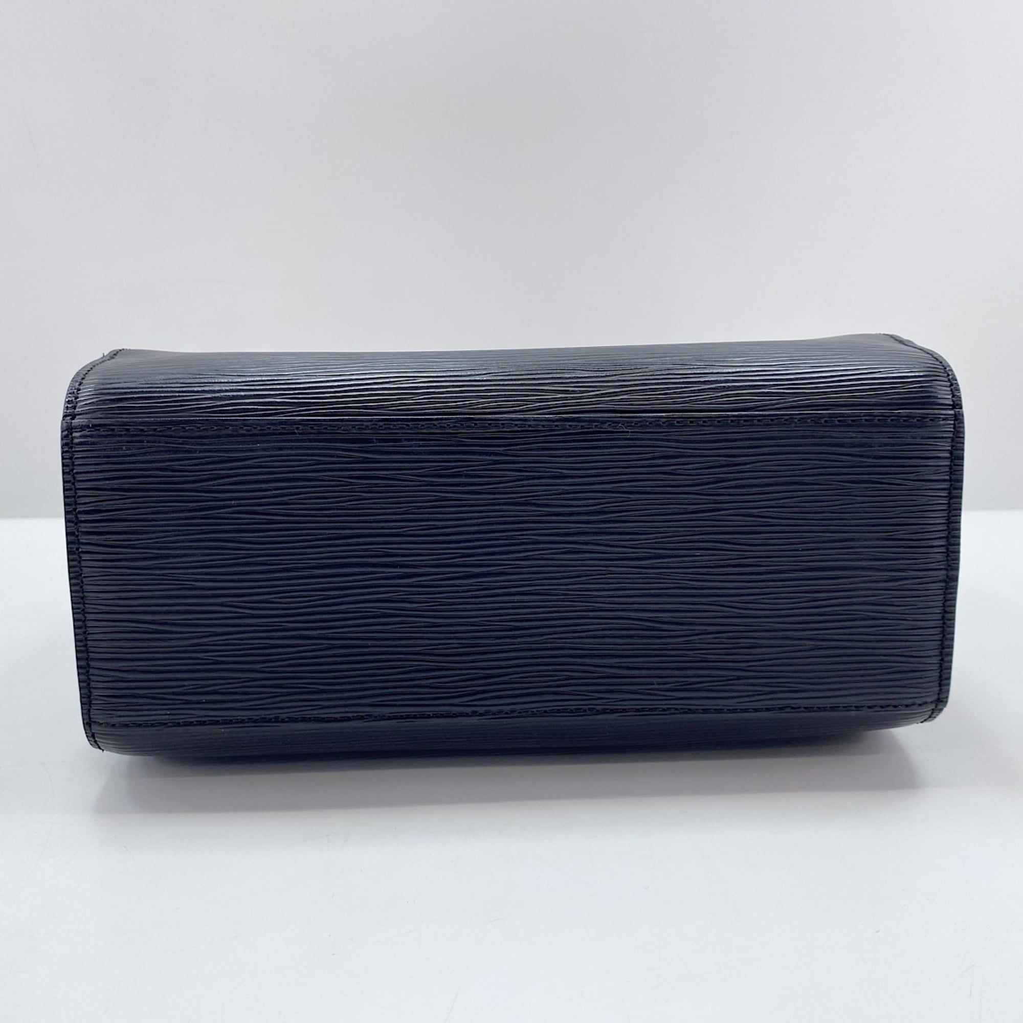 Louis Vuitton Black Handbag (Pre-Owned)