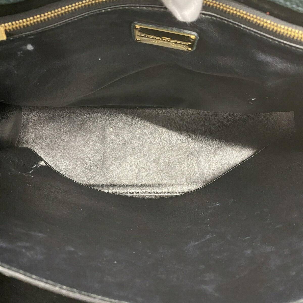 Salvatore Ferragamo Green Leather Shoulder Bag (Pre-Owned)