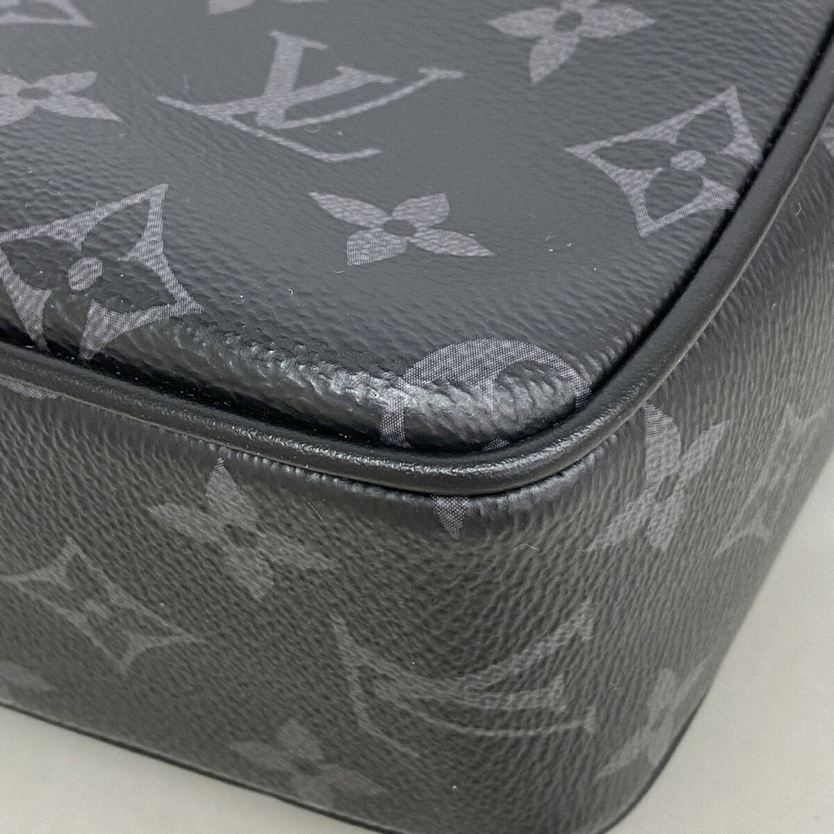 Louis Vuitton Black Shoulder Bag (Pre-Owned)