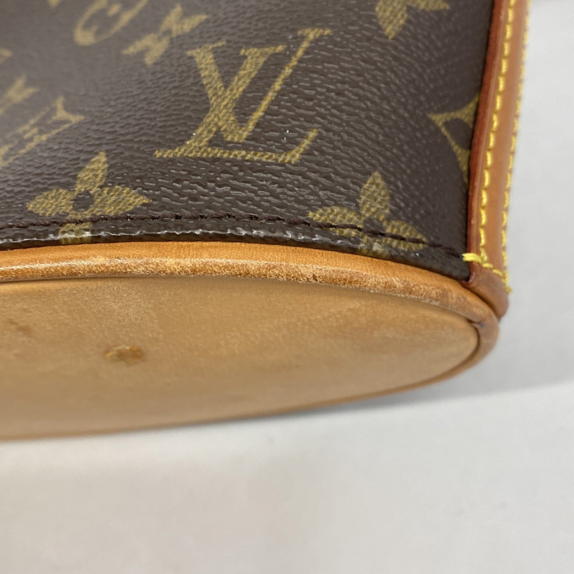 Louis Vuitton Brown Shoulder Bag (Pre-Owned)