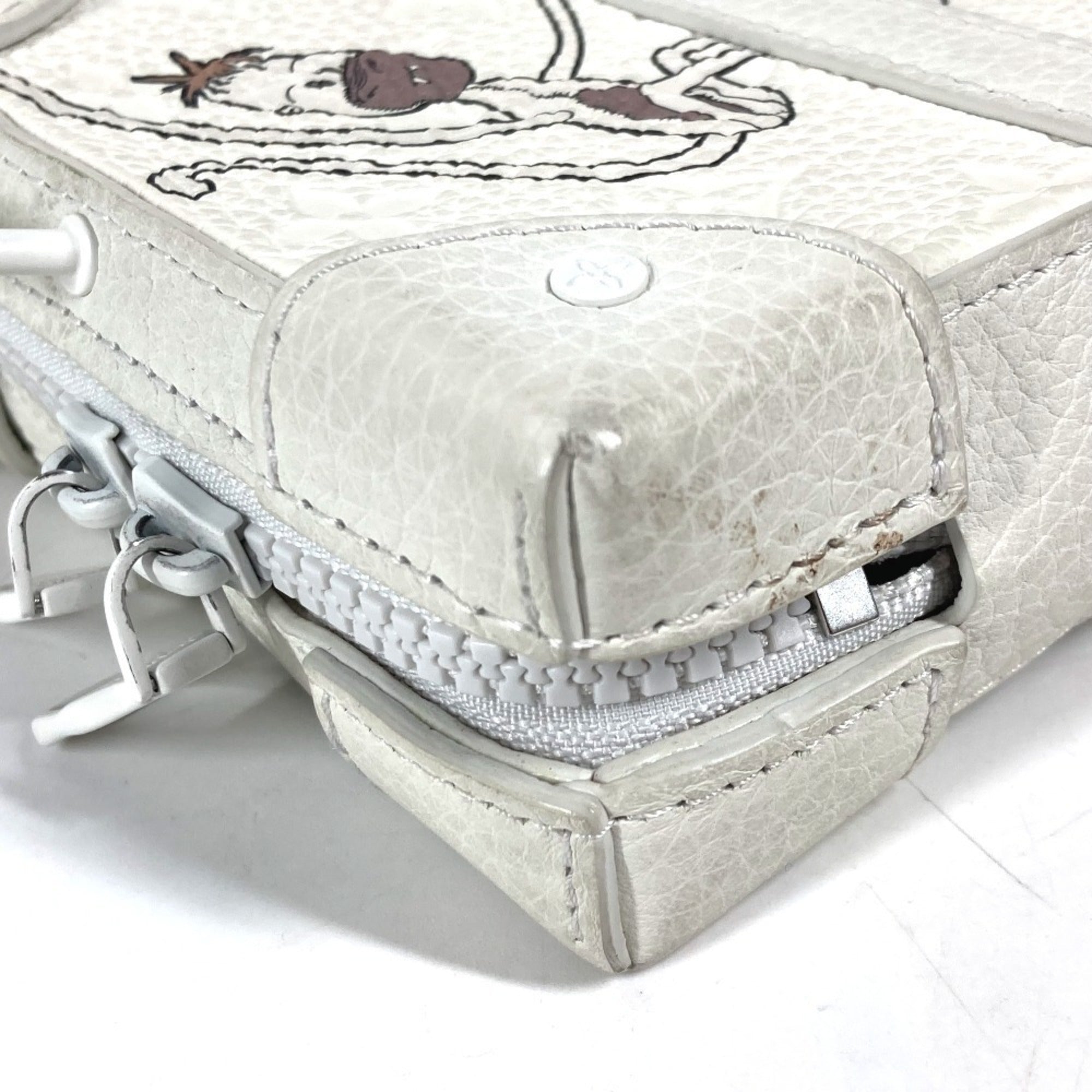 Louis Vuitton White Leather Clutch Bag Shoulder Bag (Pre-Owned)