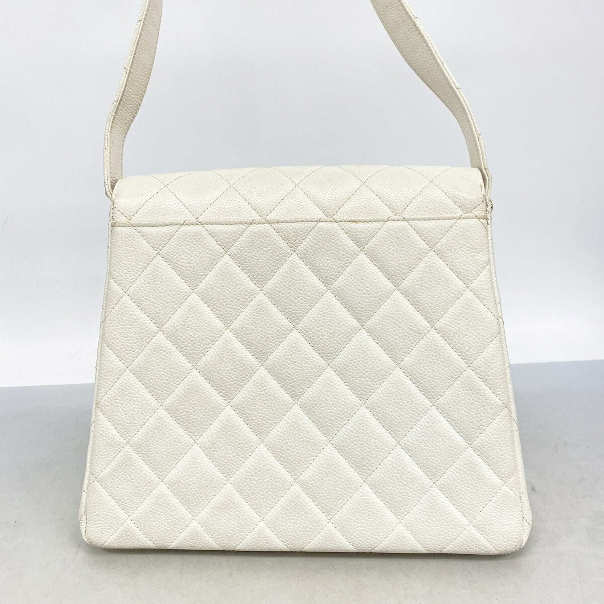 Chanel White Grained Calfskin Shoulder Bag (Pre-Owned)