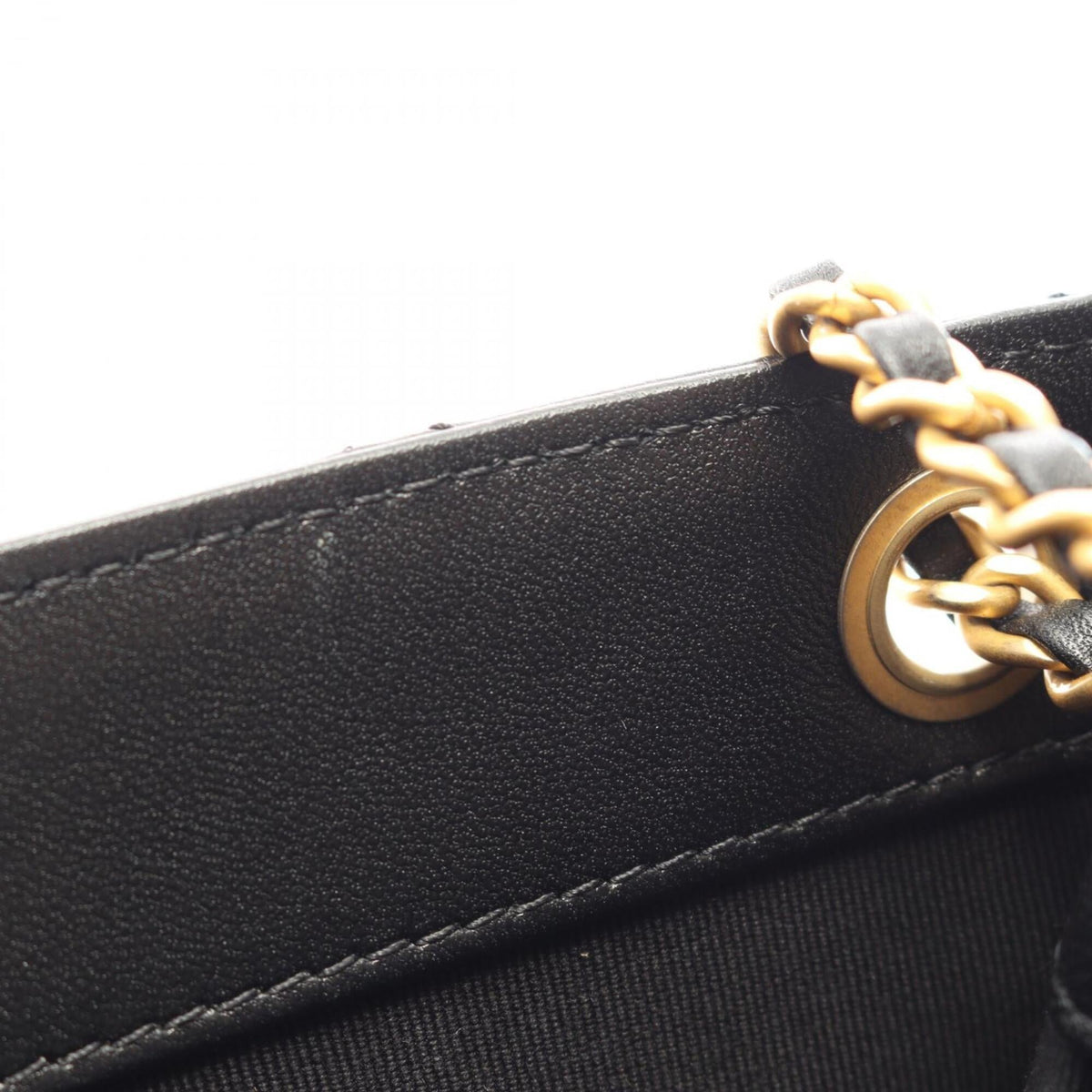 Chanel Matelasse Black Leather Shoulder Bag (Pre-Owned)