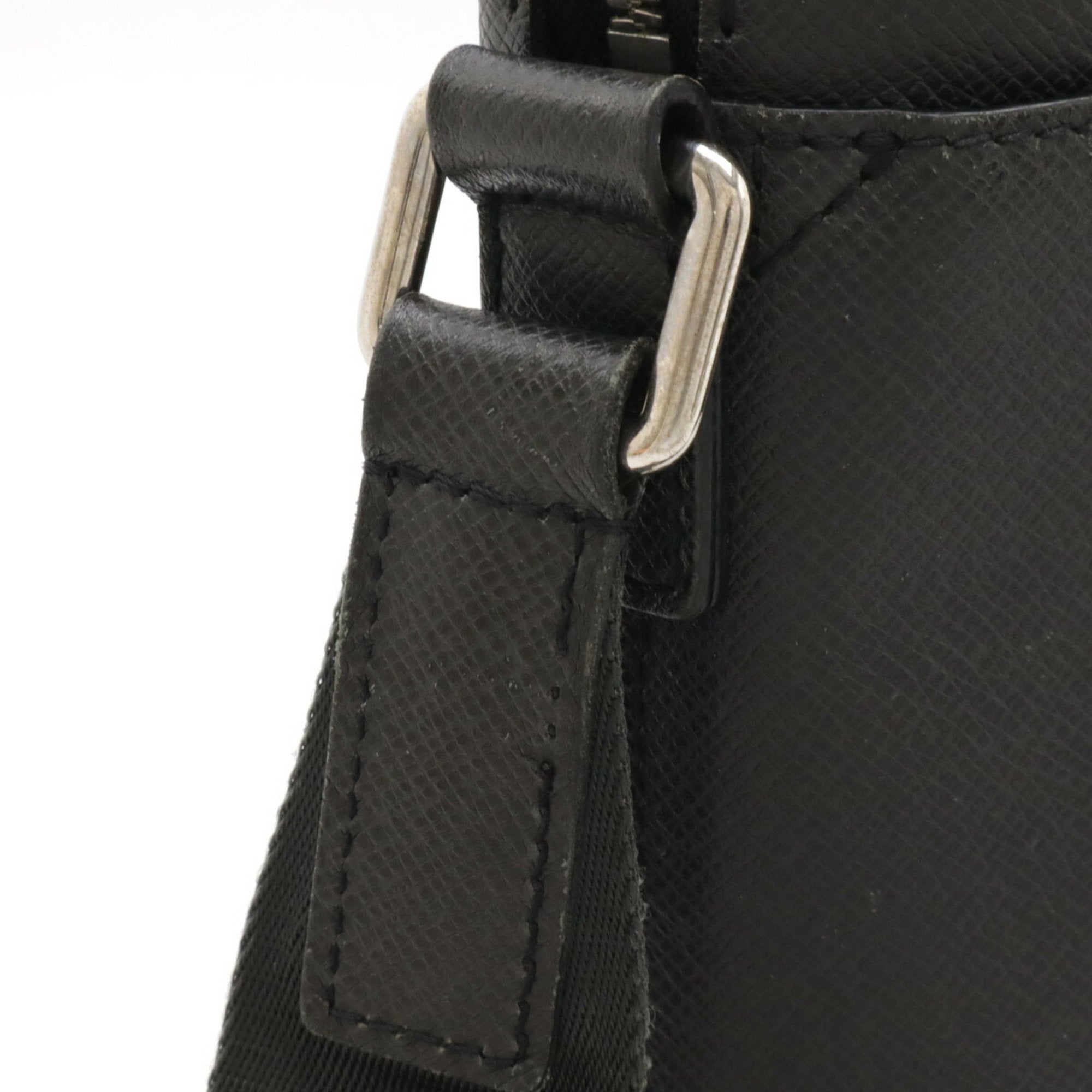 Louis Vuitton Ardoise Black Taiga Leather Shoulder Bag (Pre-Owned)