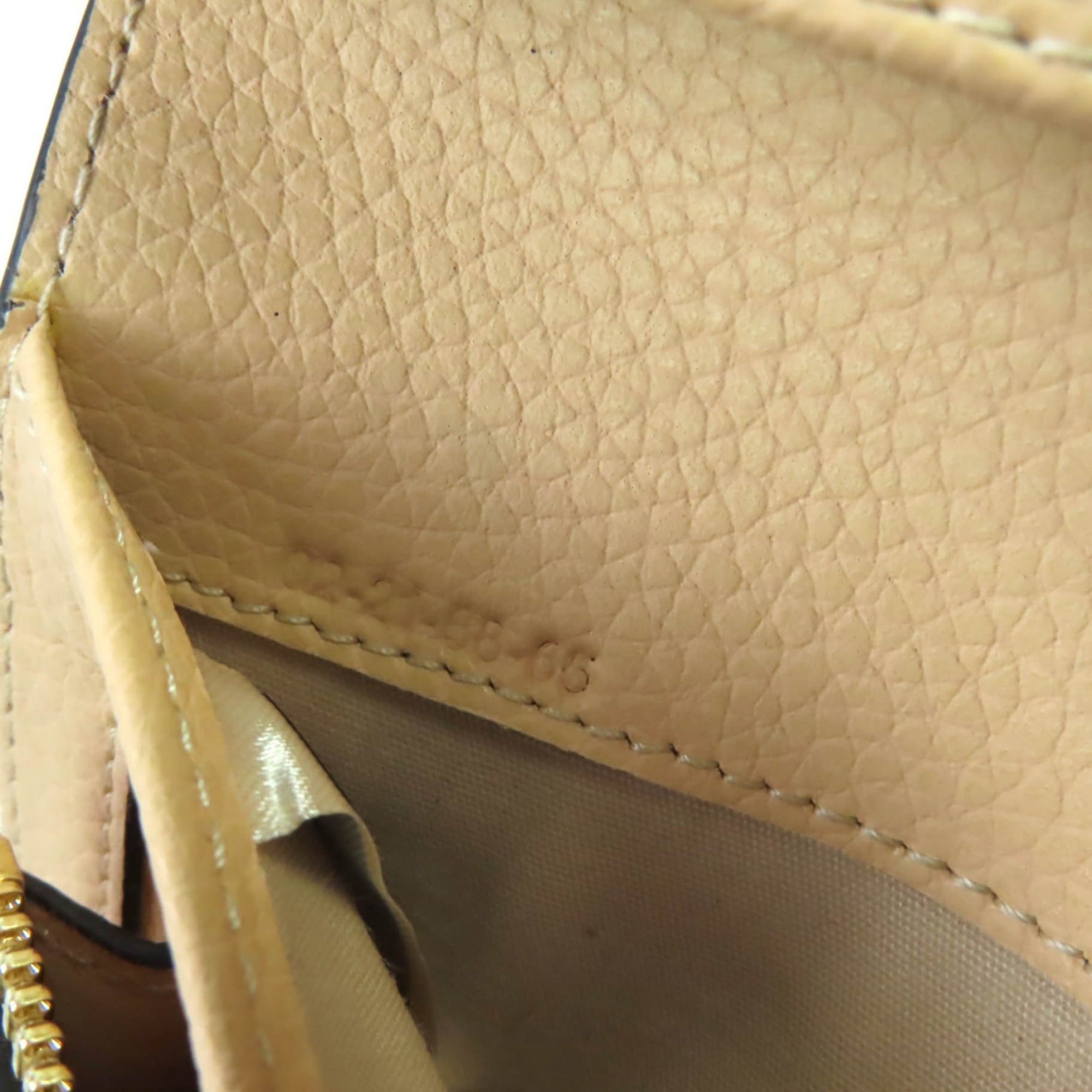 Chloé Beige Leather Long Wallet (Bi-Fold) (Pre-Owned)