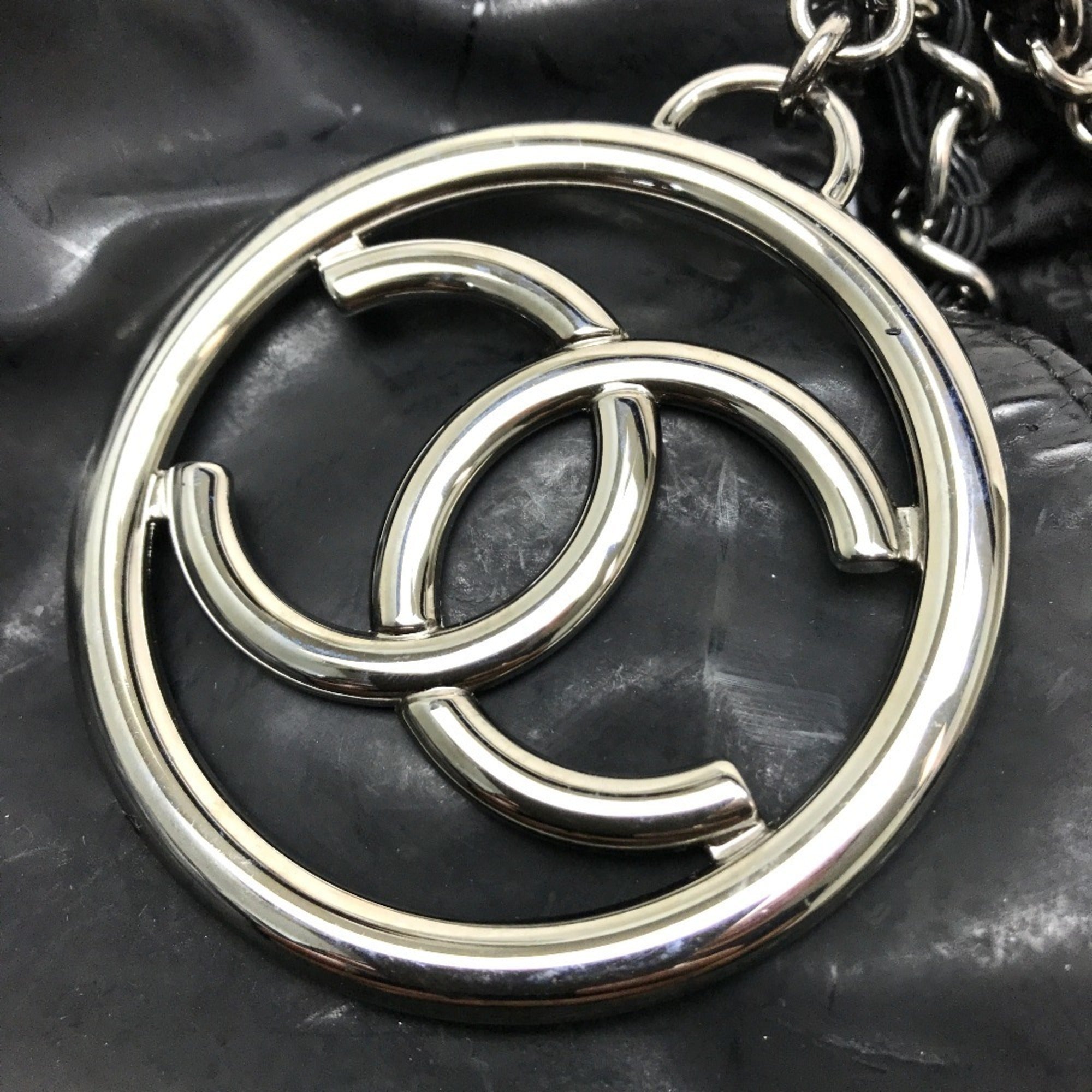 Chanel Black Patent Leather Shoulder Bag Tote Bag (Pre-Owned)