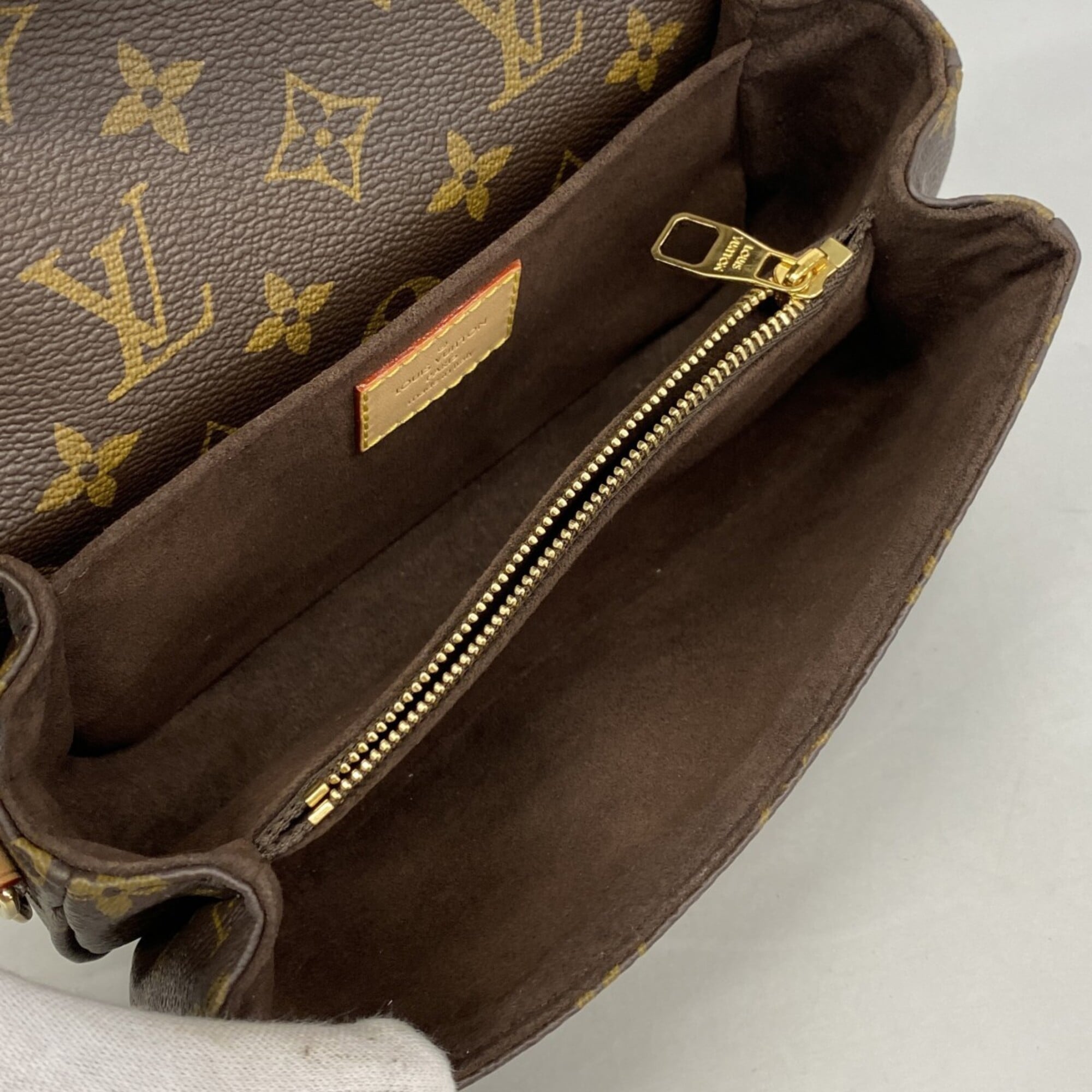 Louis Vuitton Brown Handbag (Pre-Owned)