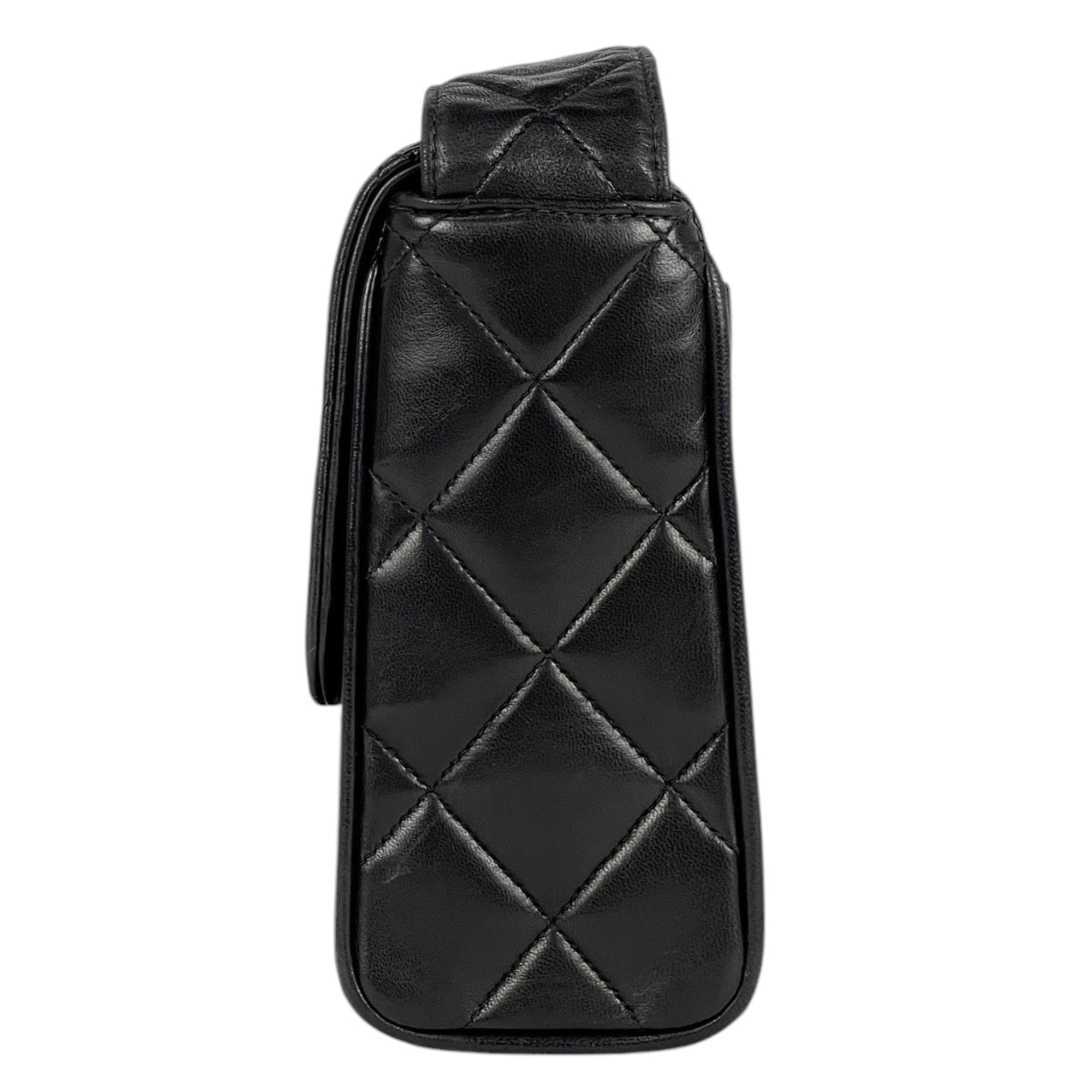 Chanel Black Leather Shoulder Bag (Pre-Owned)
