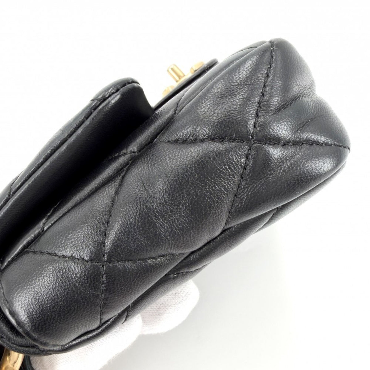 Chanel Matelasse Black Leather Shoulder Bag (Pre-Owned)