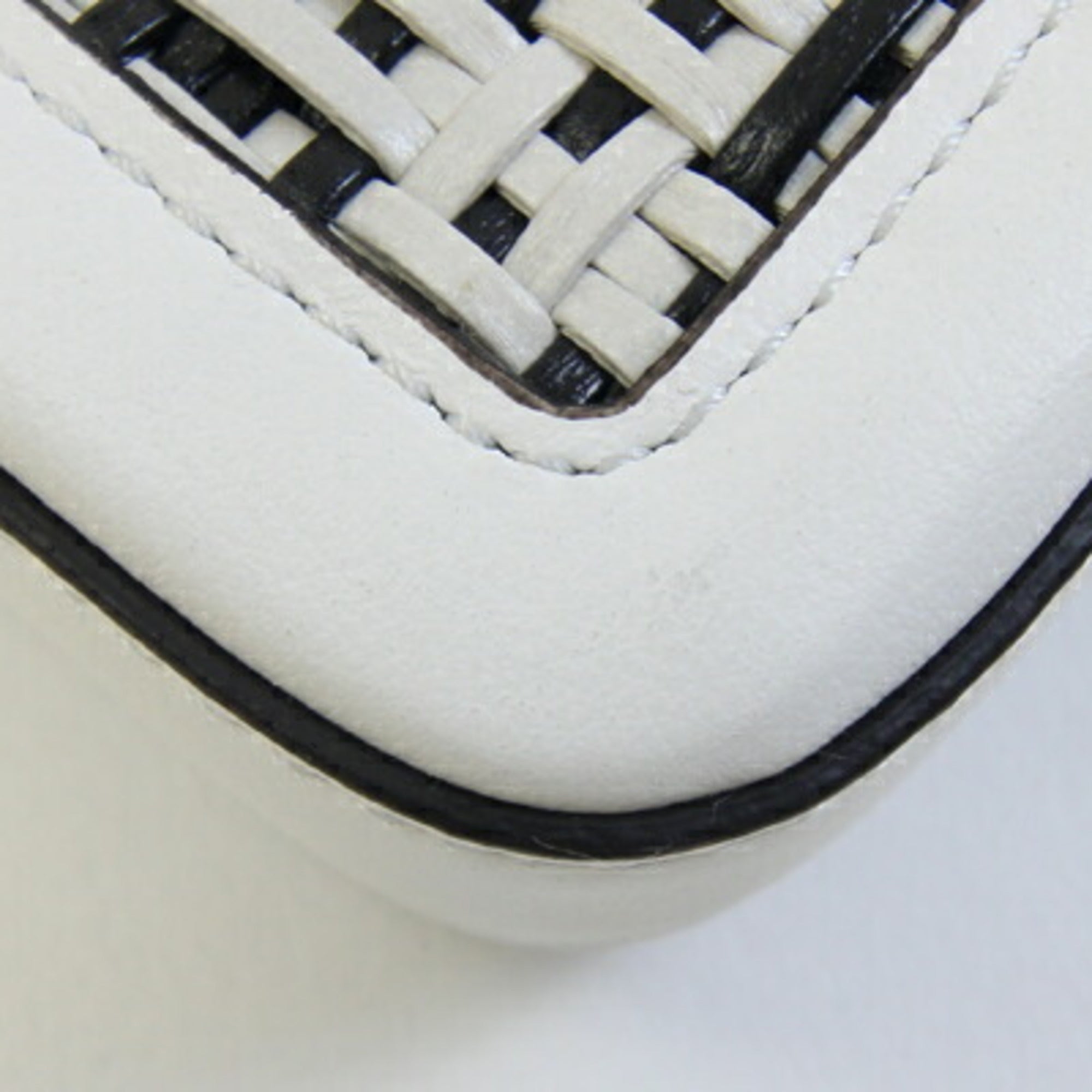 Fendi Black White Leather Shoulder Bag (Pre-Owned)